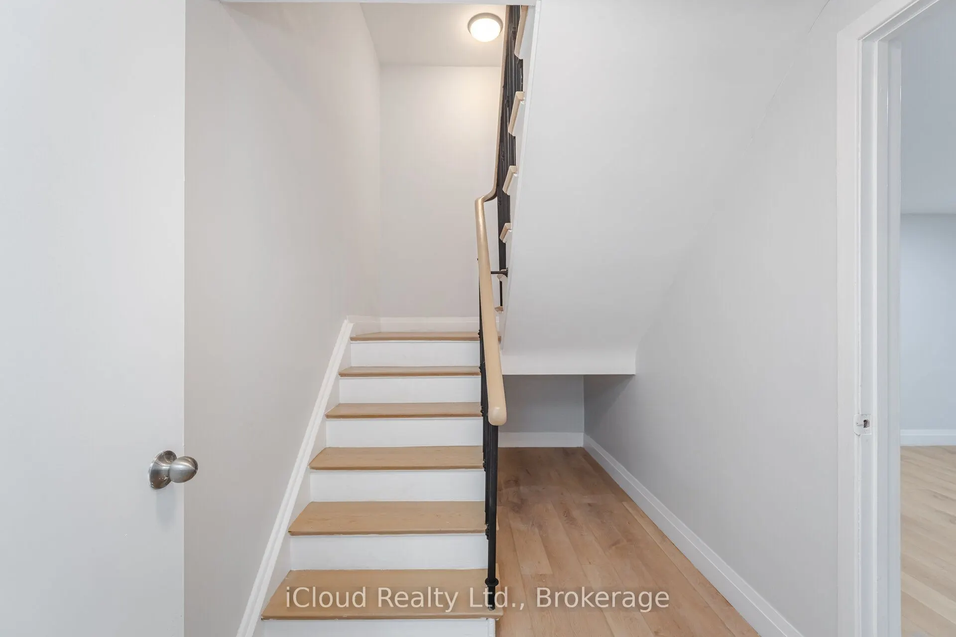 3360 The Credit Woodlands S, #18