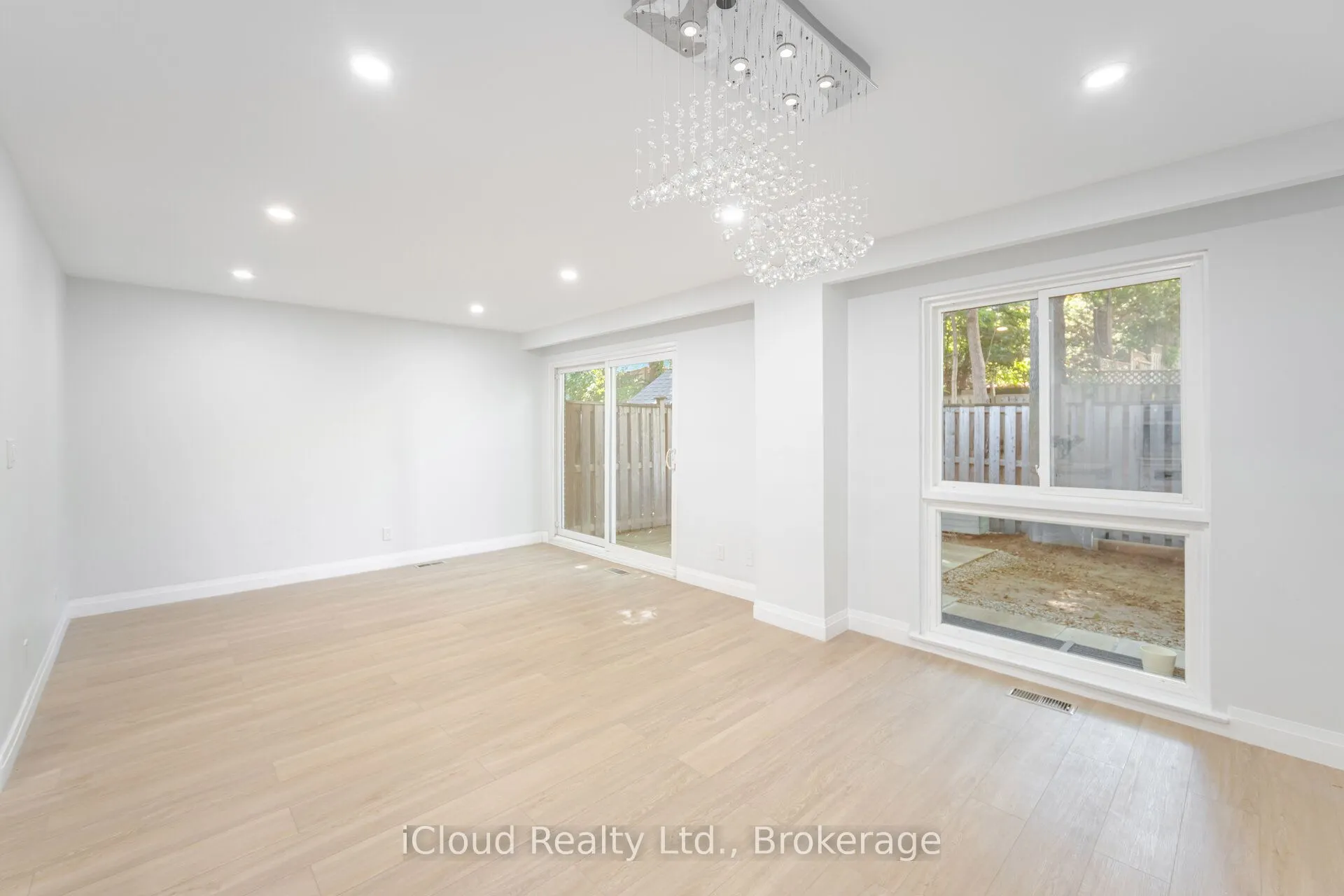 3360 The Credit Woodlands S, #18