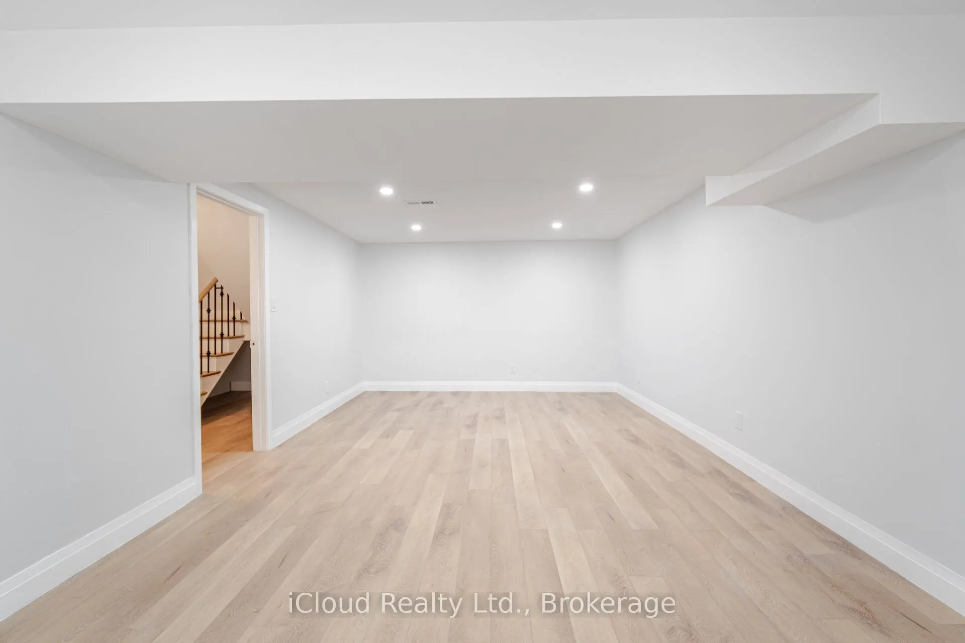 3360 The Credit Woodlands S, #18