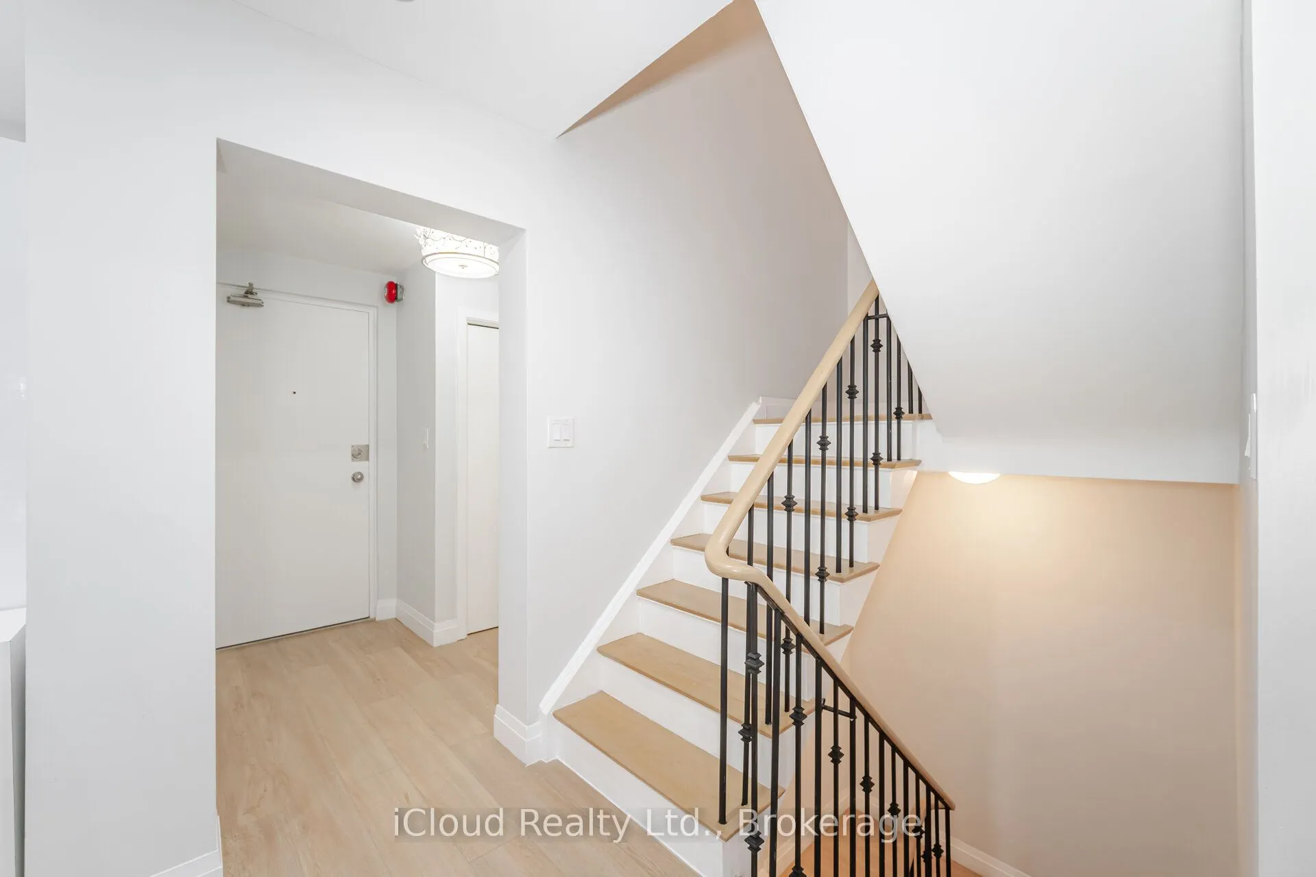 3360 The Credit Woodlands S, #18