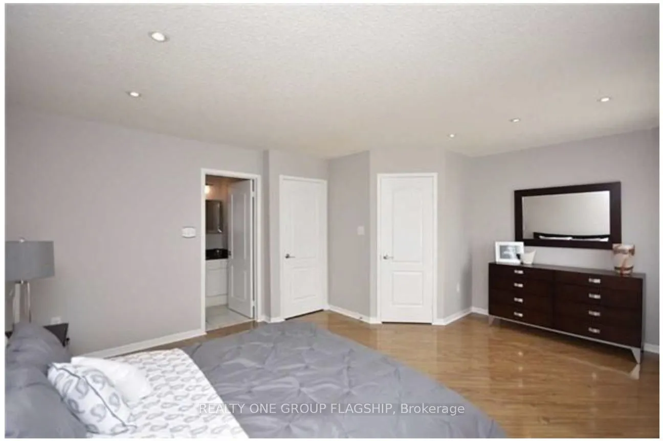 5530 Glen Erin Drive, #166