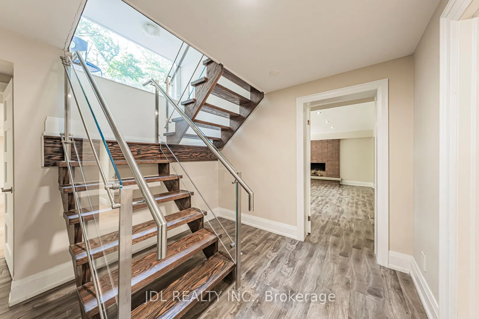 2431 Jarvis Street S