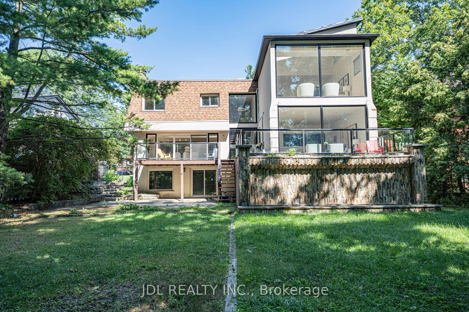 2431 Jarvis Street S