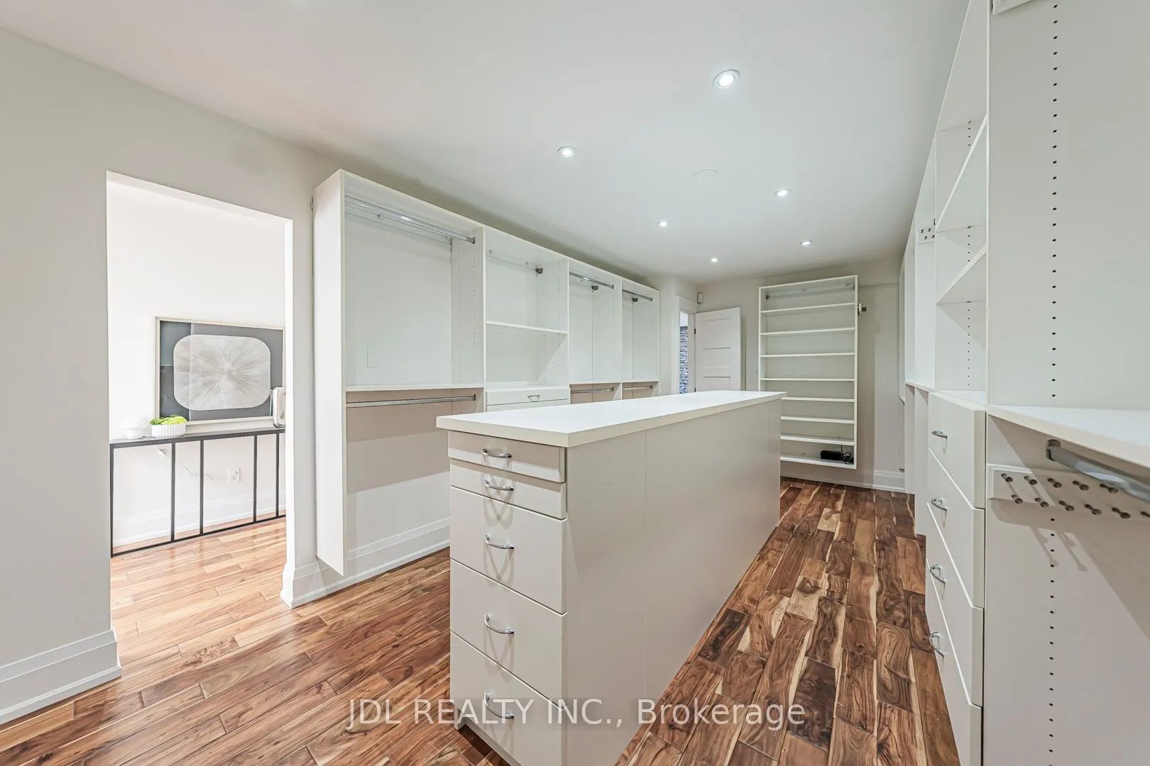 2431 Jarvis Street S