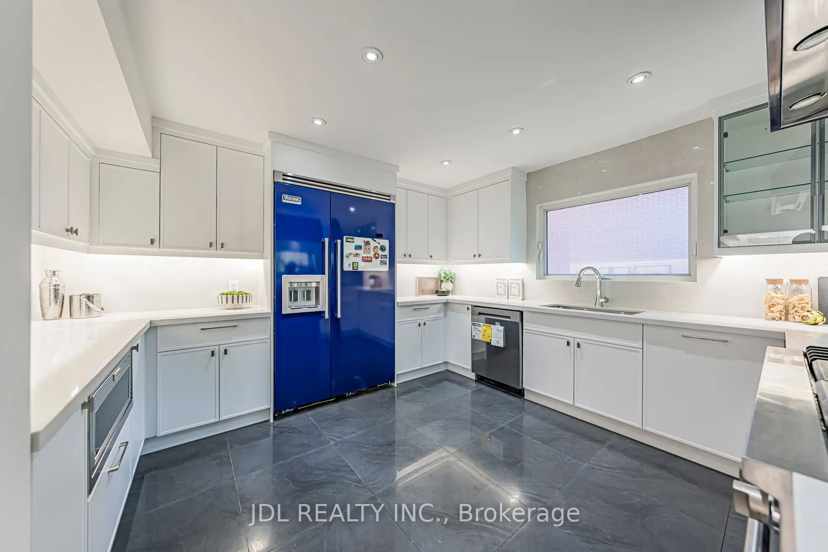 2431 Jarvis Street S