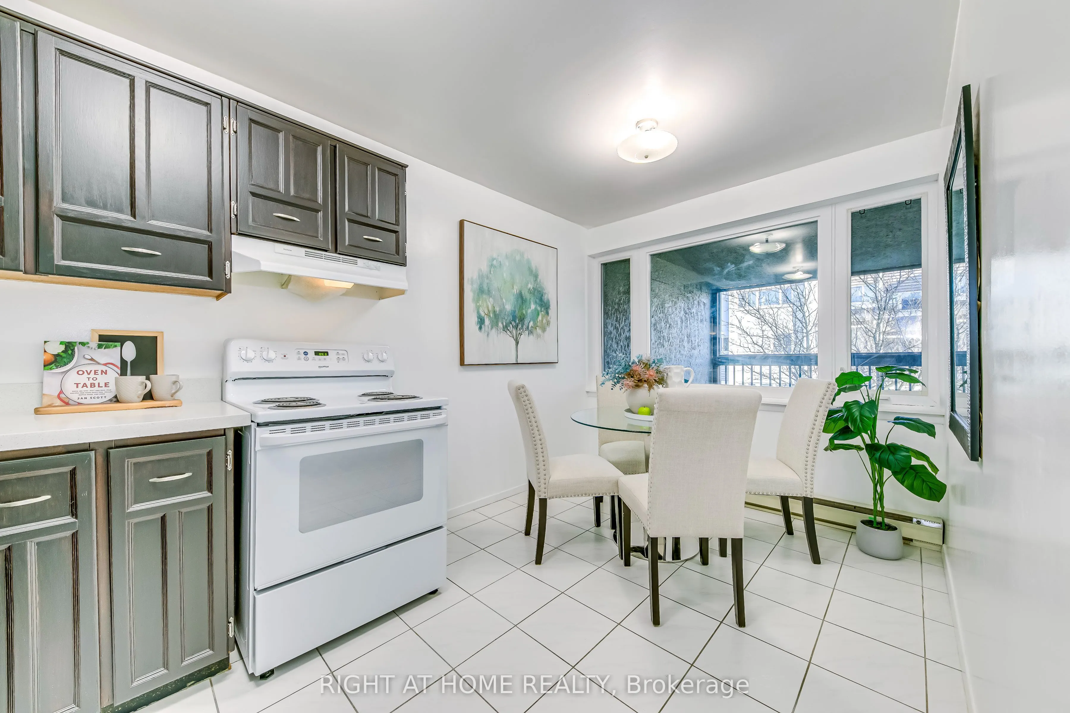1055 Dundas Street E, #202