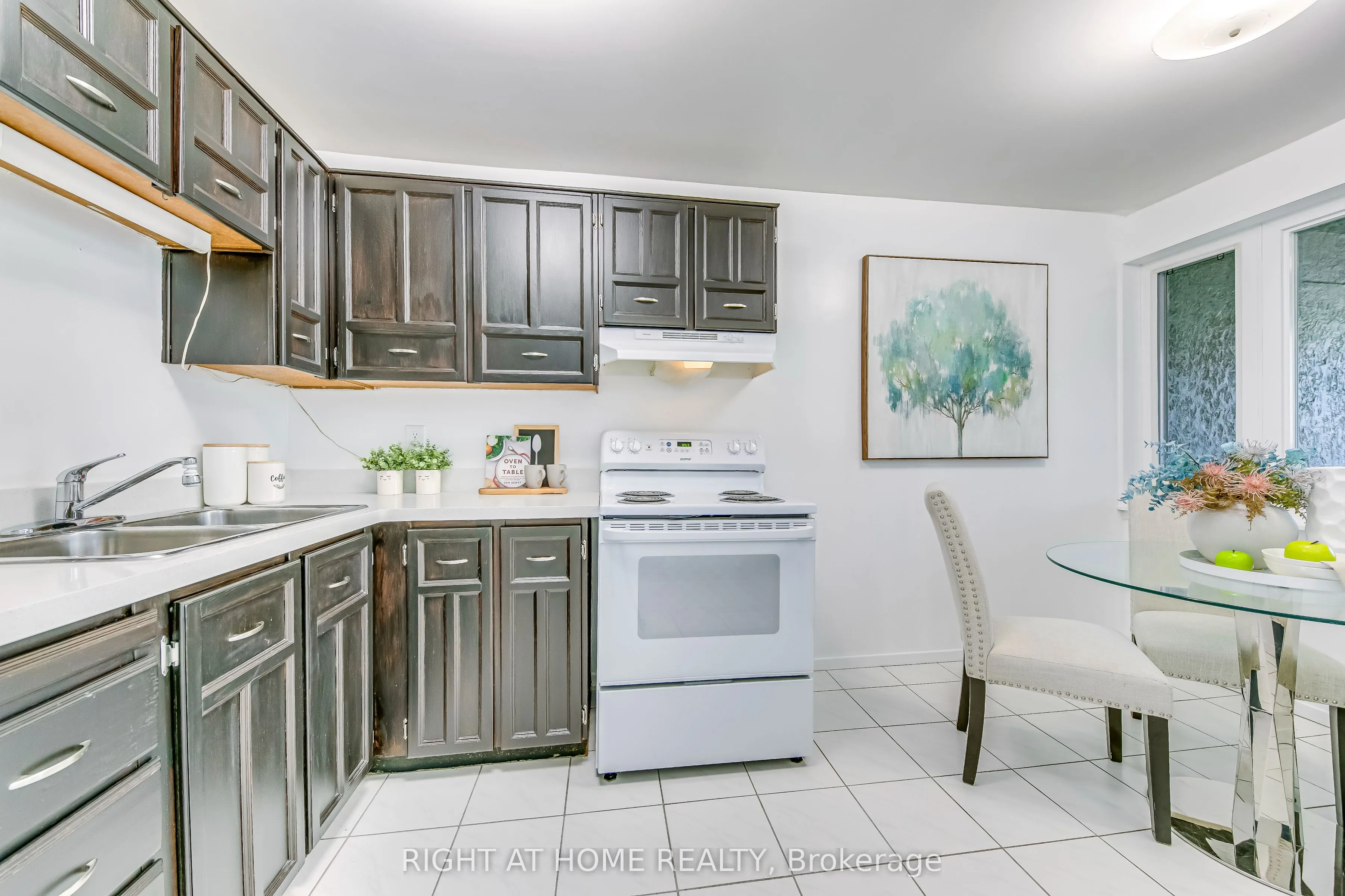 1055 Dundas Street E, #202