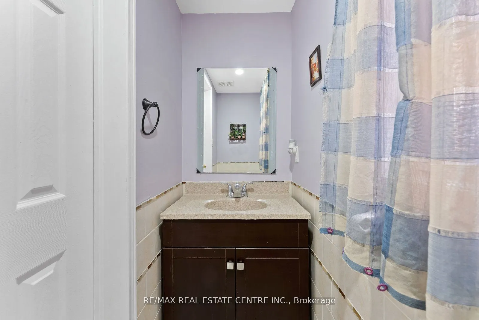 5382 Longhouse Crescent, #Upper