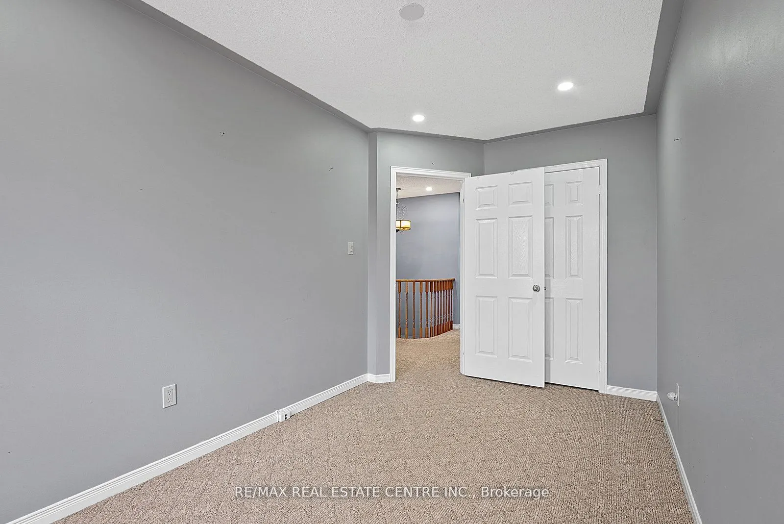 5382 Longhouse Crescent, #Upper