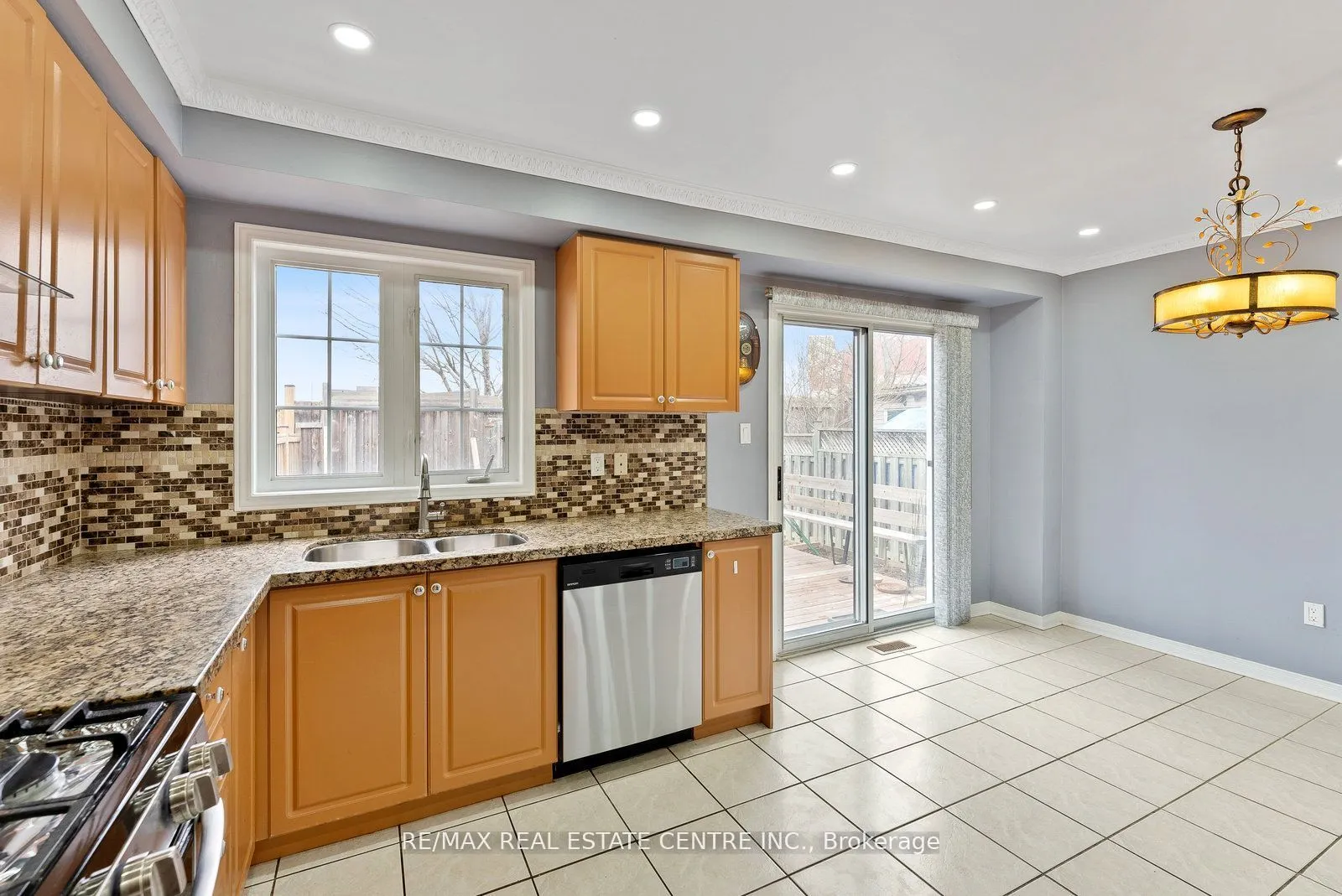 5382 Longhouse Crescent, #Upper
