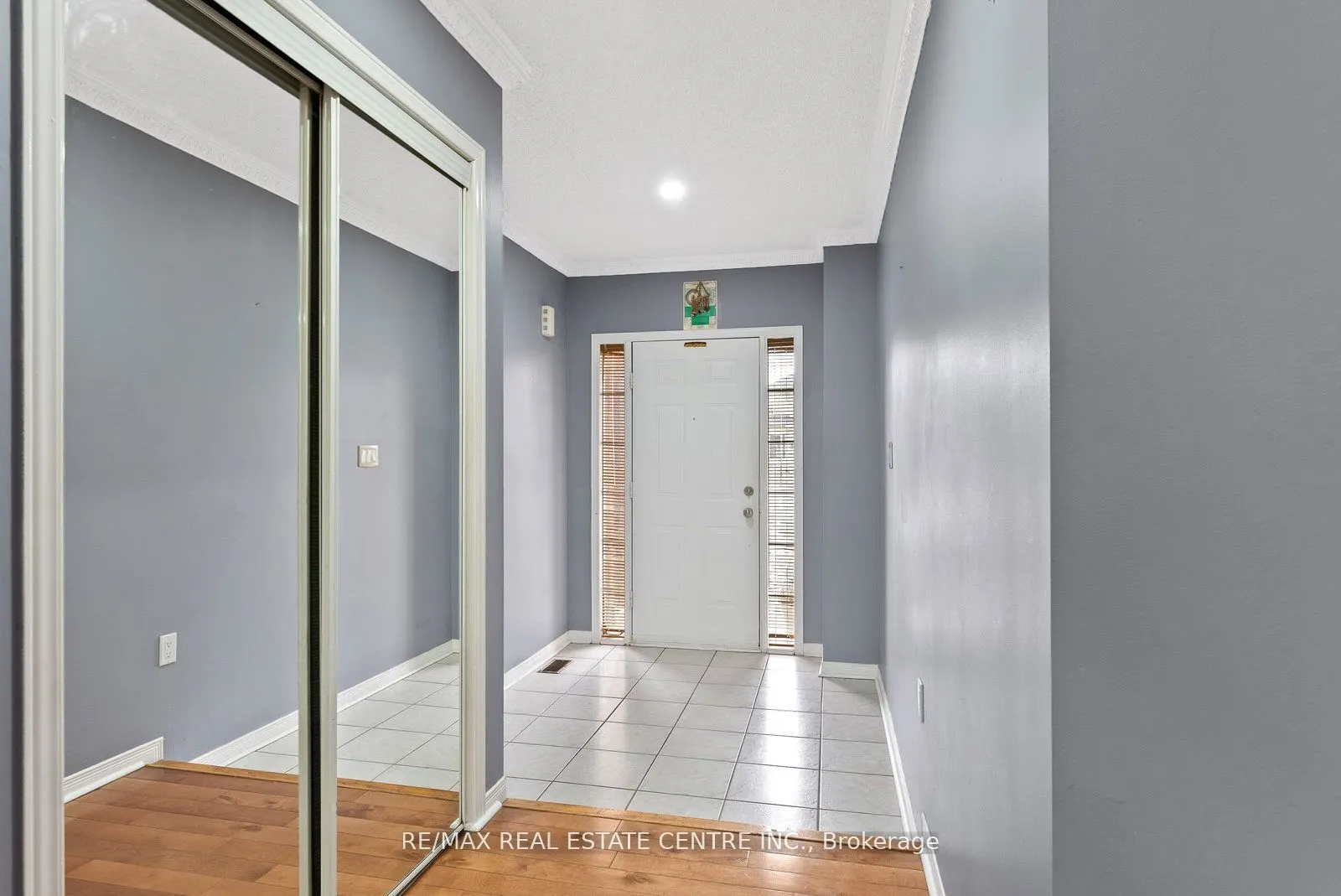 5382 Longhouse Crescent, #Upper