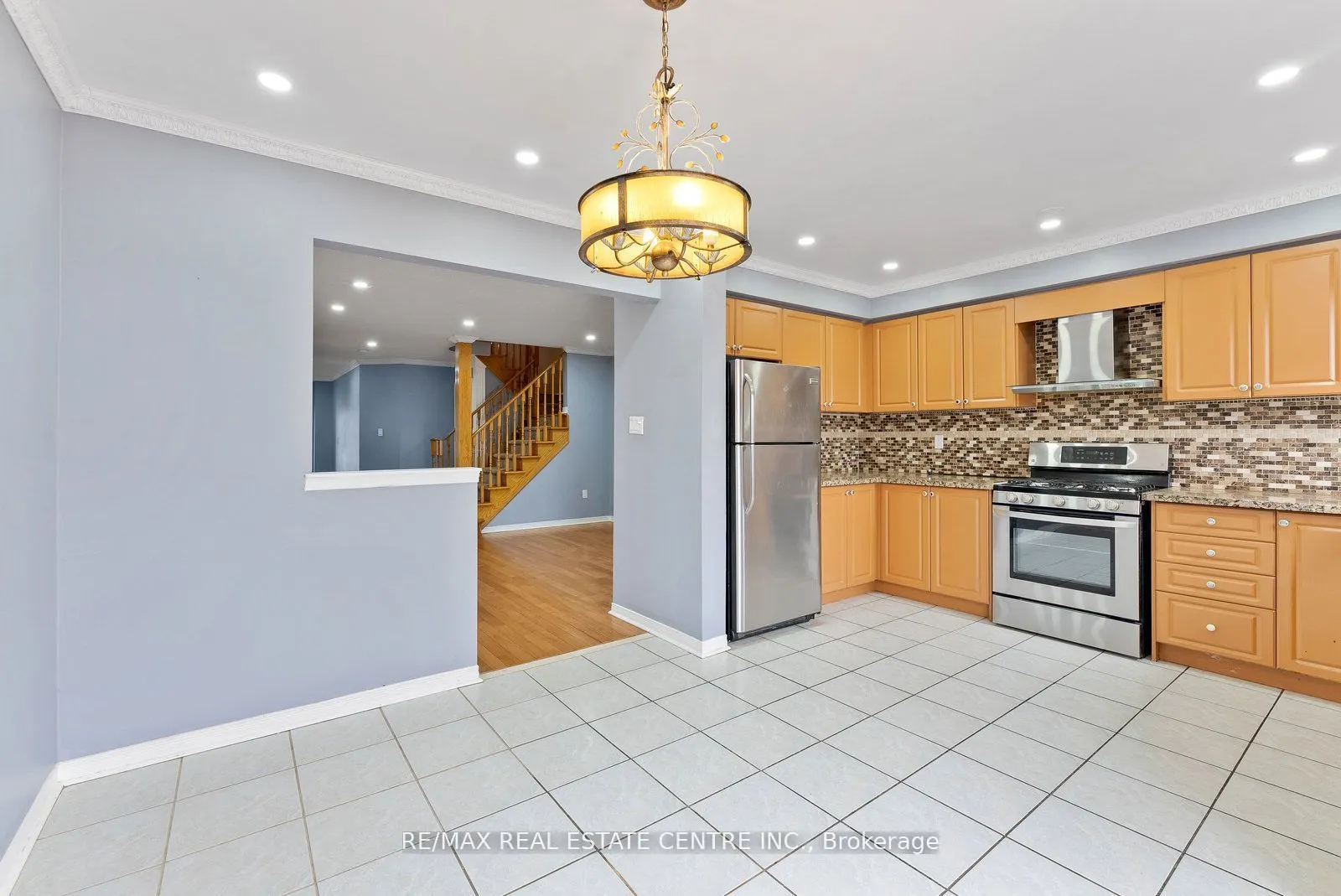 5382 Longhouse Crescent, #Upper