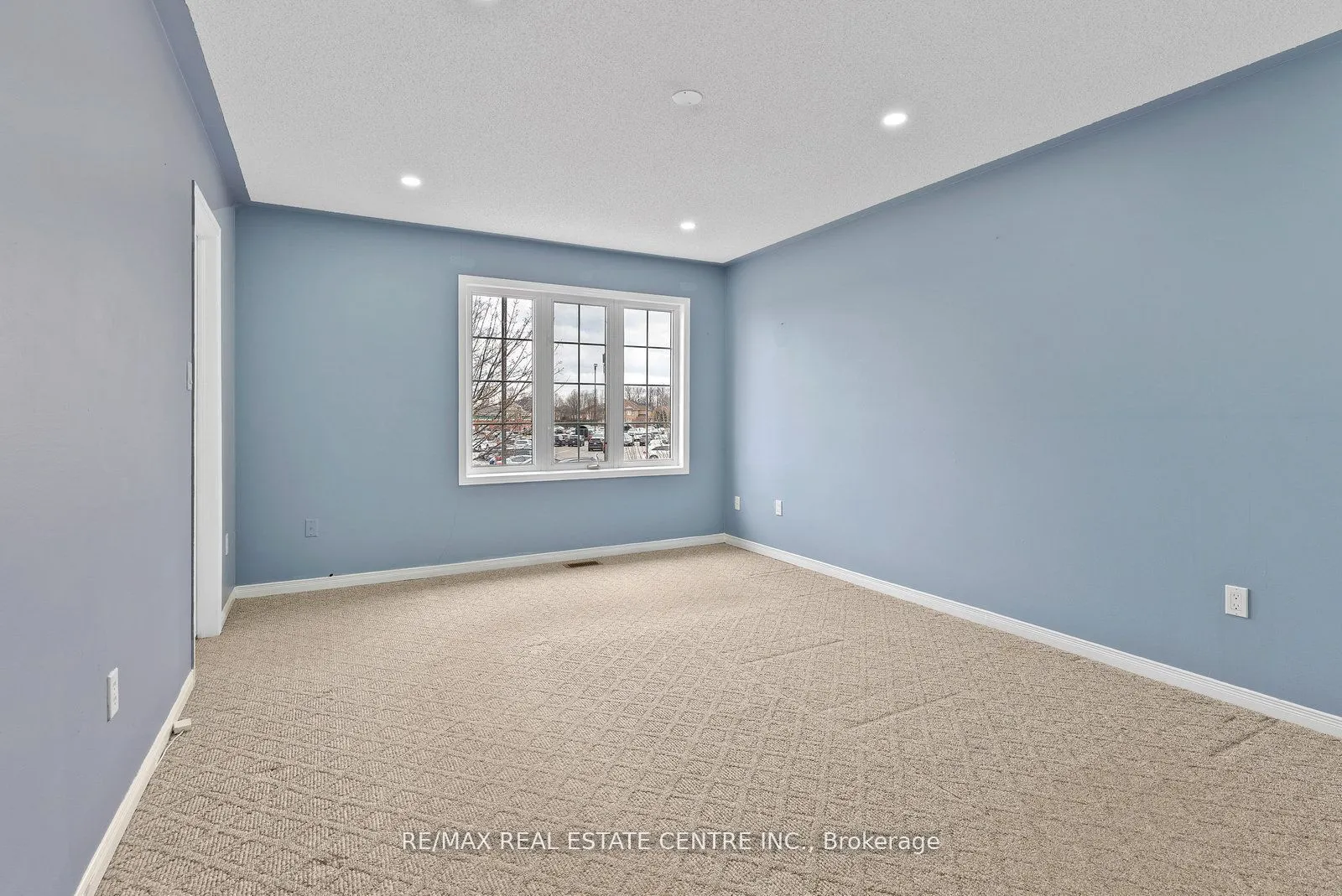 5382 Longhouse Crescent, #Upper