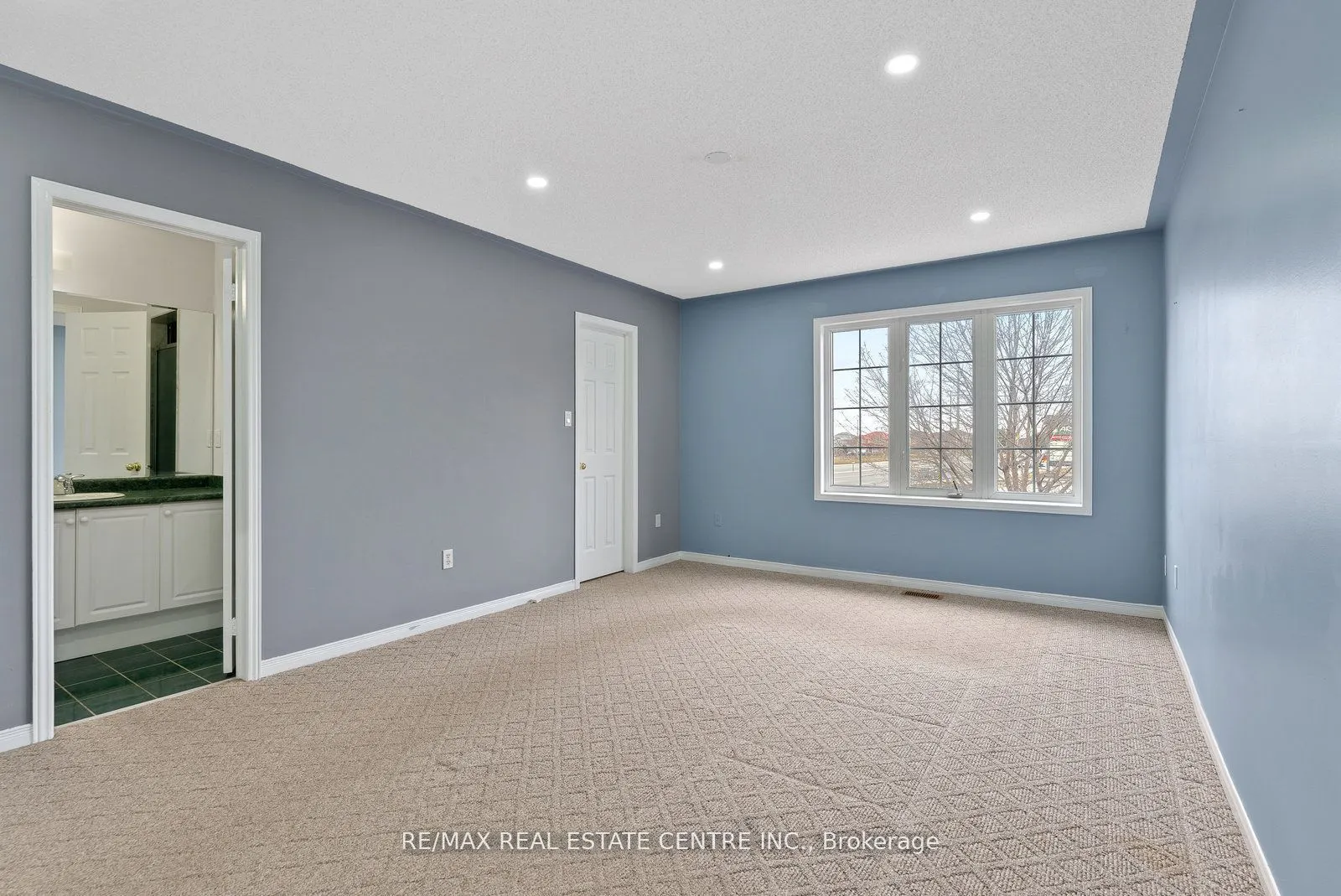 5382 Longhouse Crescent, #Upper