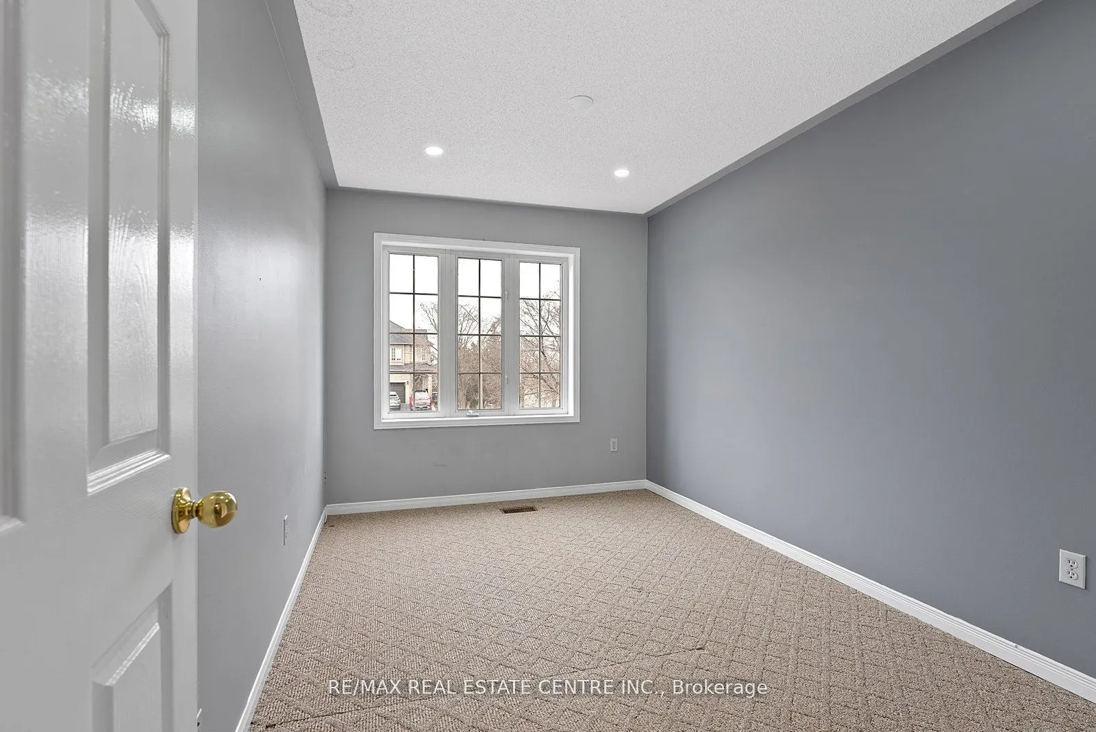 5382 Longhouse Crescent, #Upper