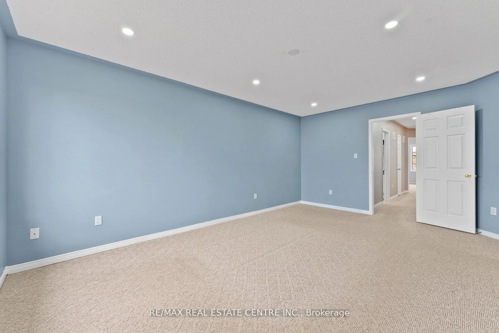 5382 Longhouse Crescent, #Upper