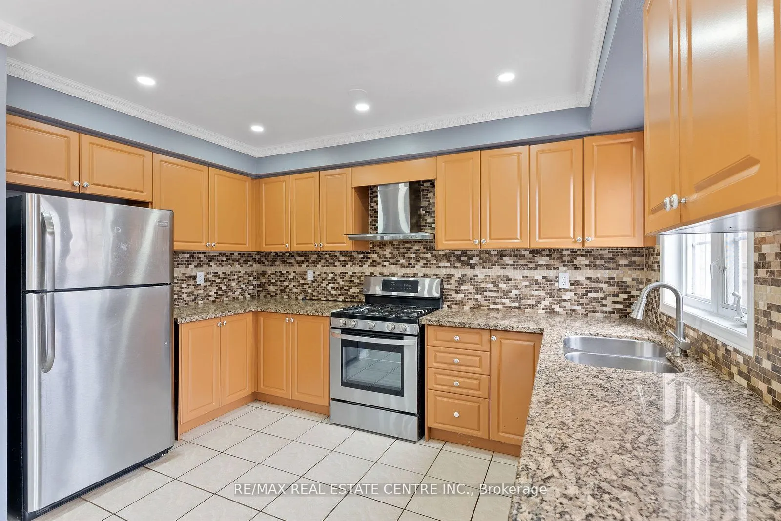 5382 Longhouse Crescent, #Upper