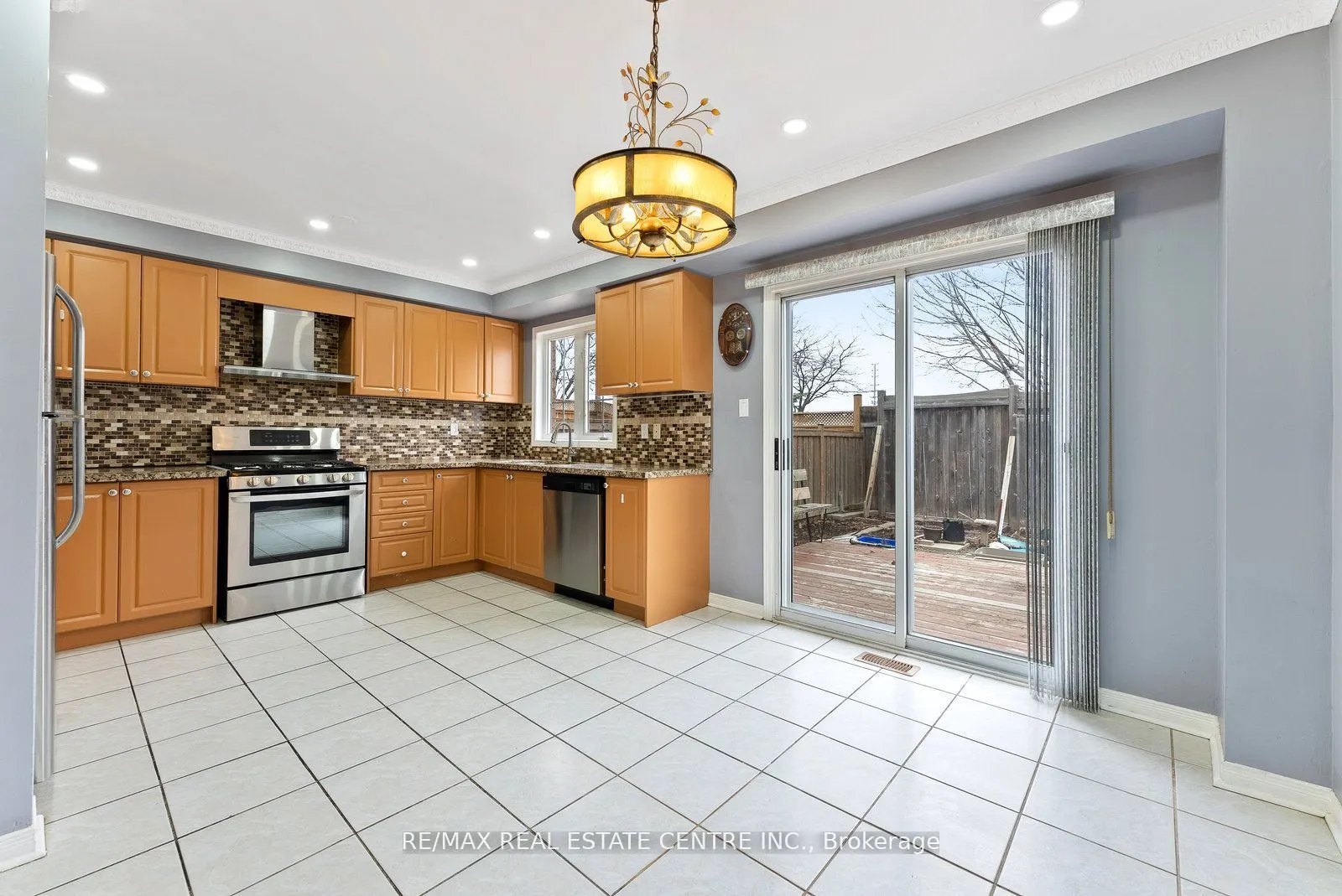 5382 Longhouse Crescent, #Upper