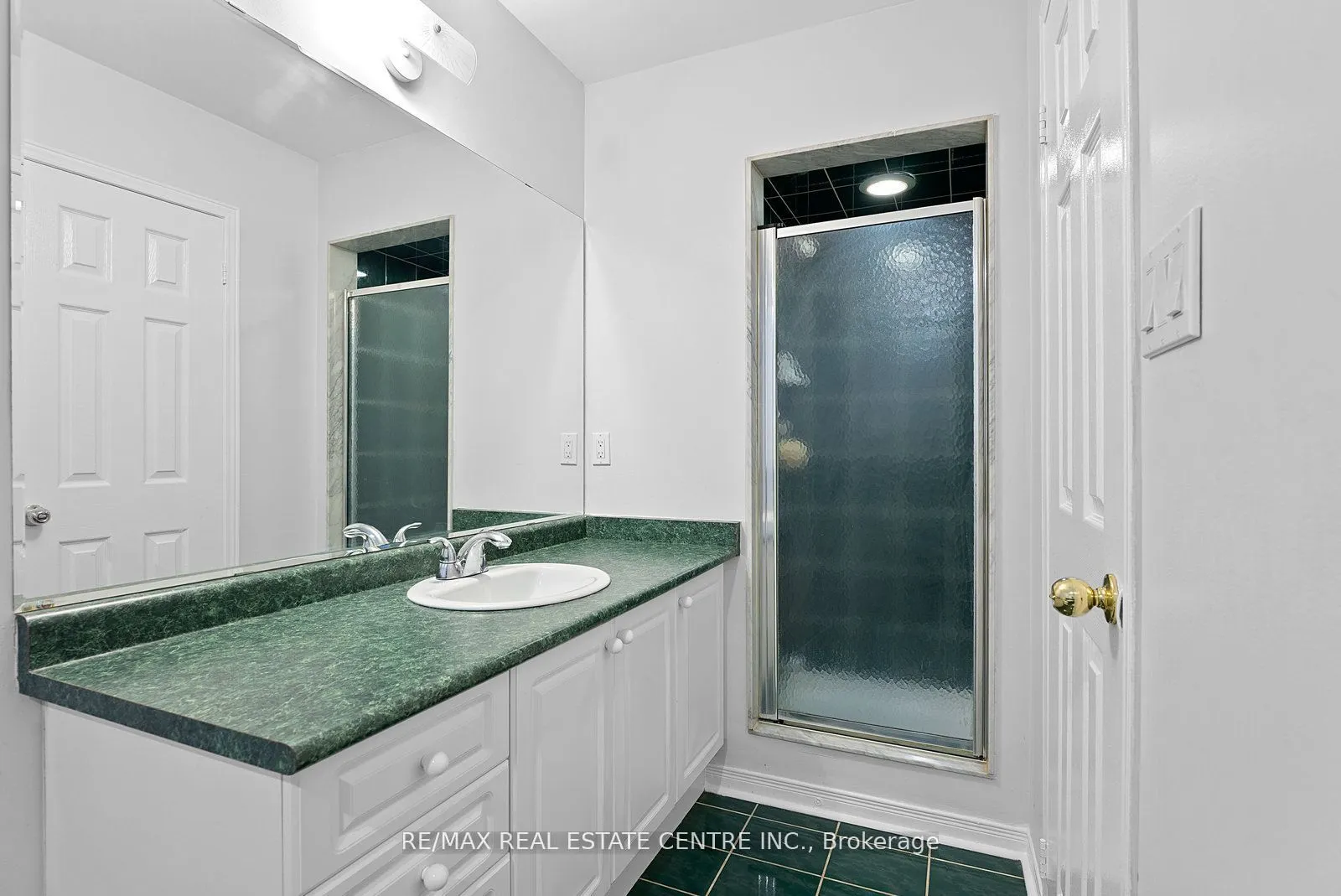 5382 Longhouse Crescent, #Upper
