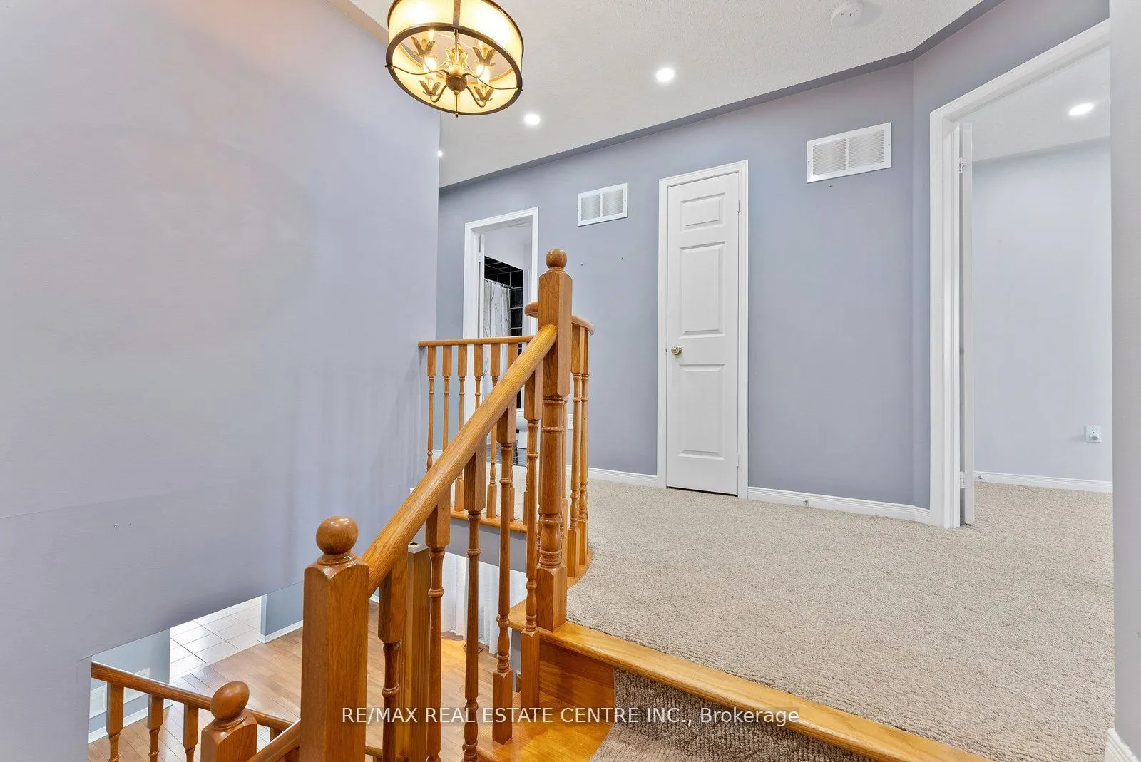 5382 Longhouse Crescent, #Upper