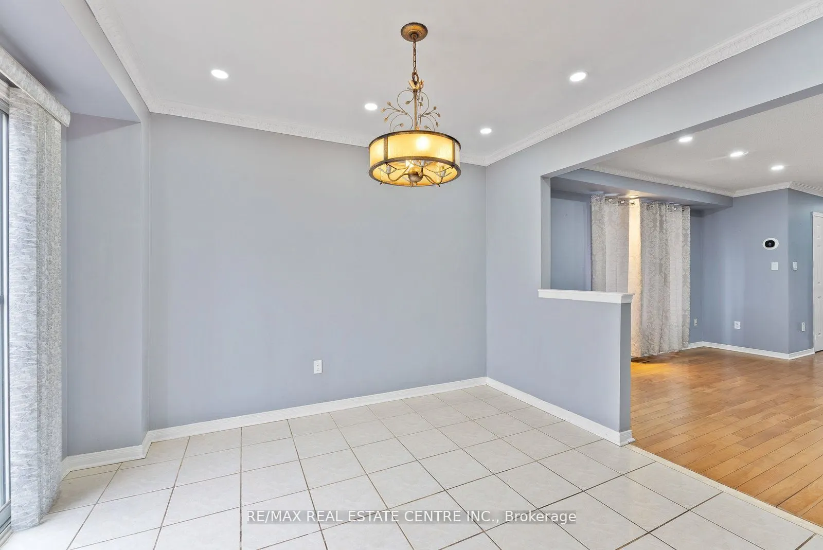 5382 Longhouse Crescent, #Upper