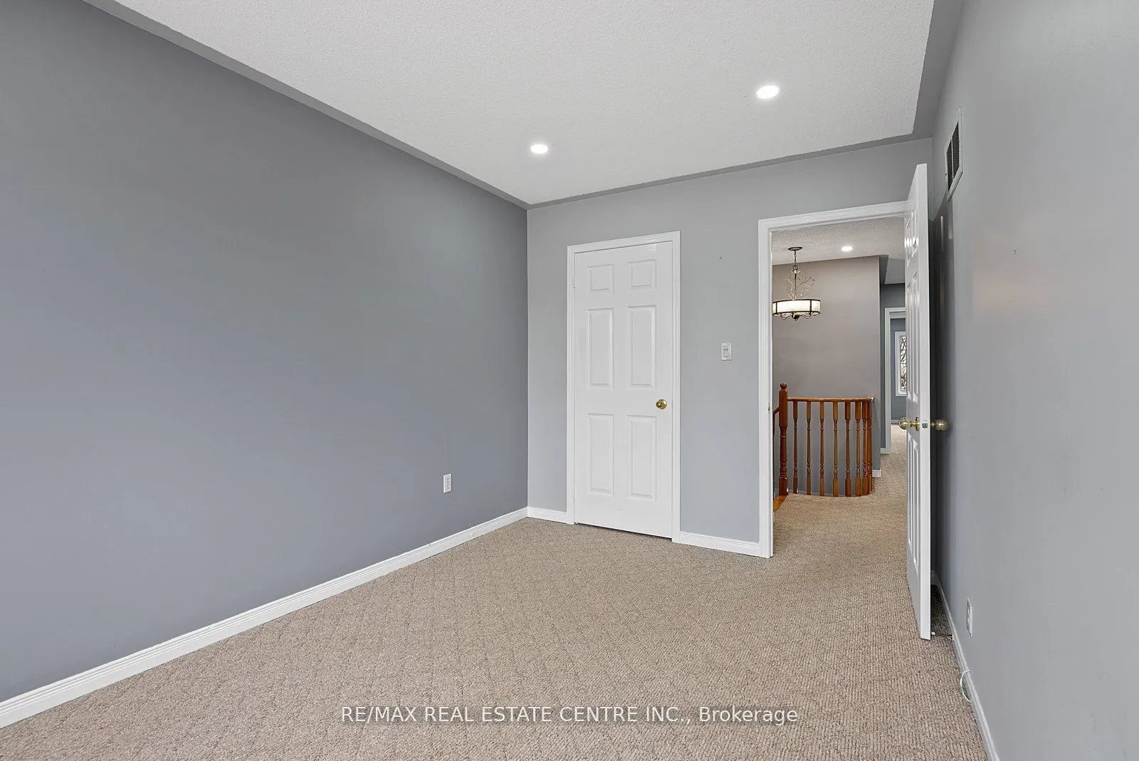 5382 Longhouse Crescent, #Upper