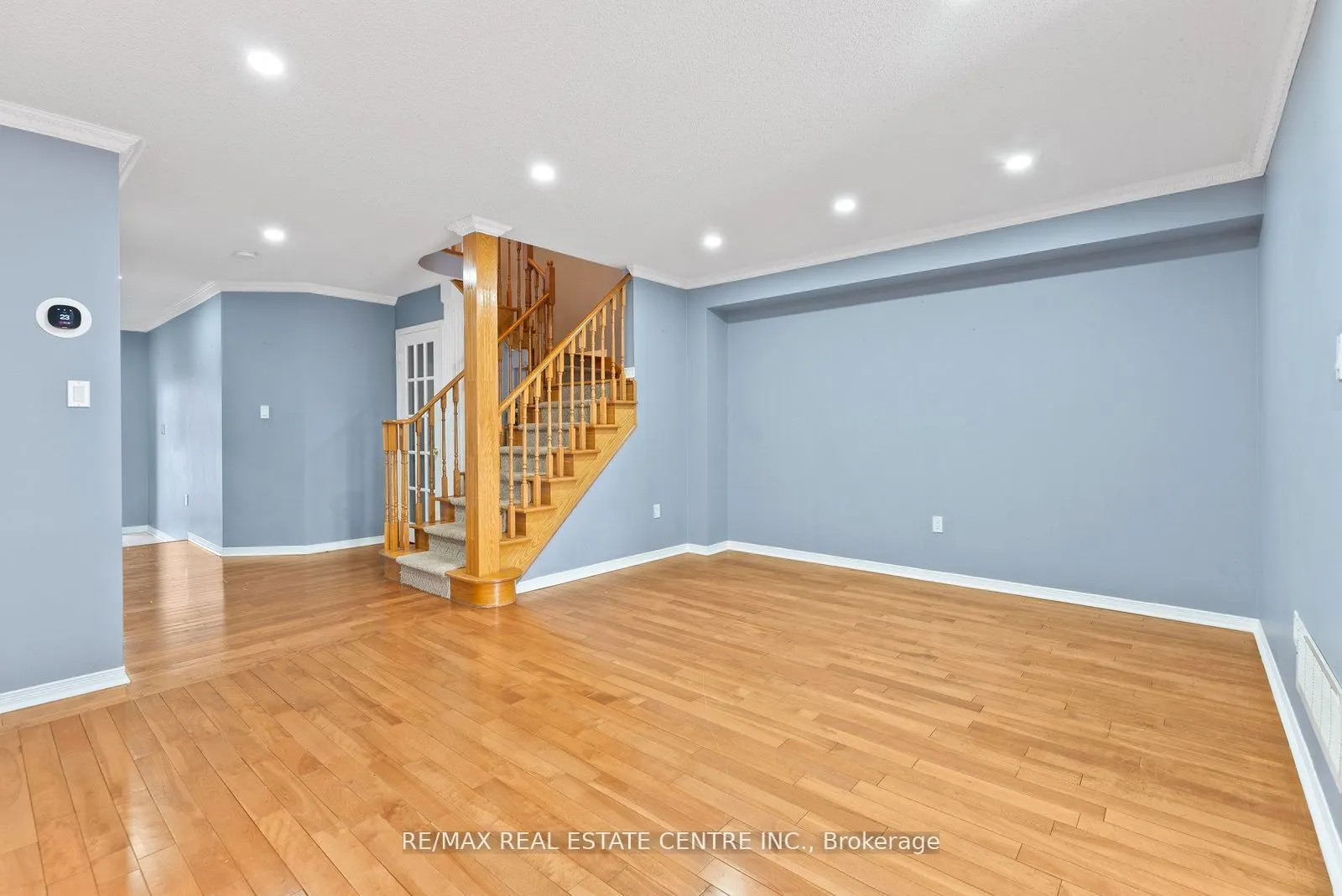 5382 Longhouse Crescent, #Upper