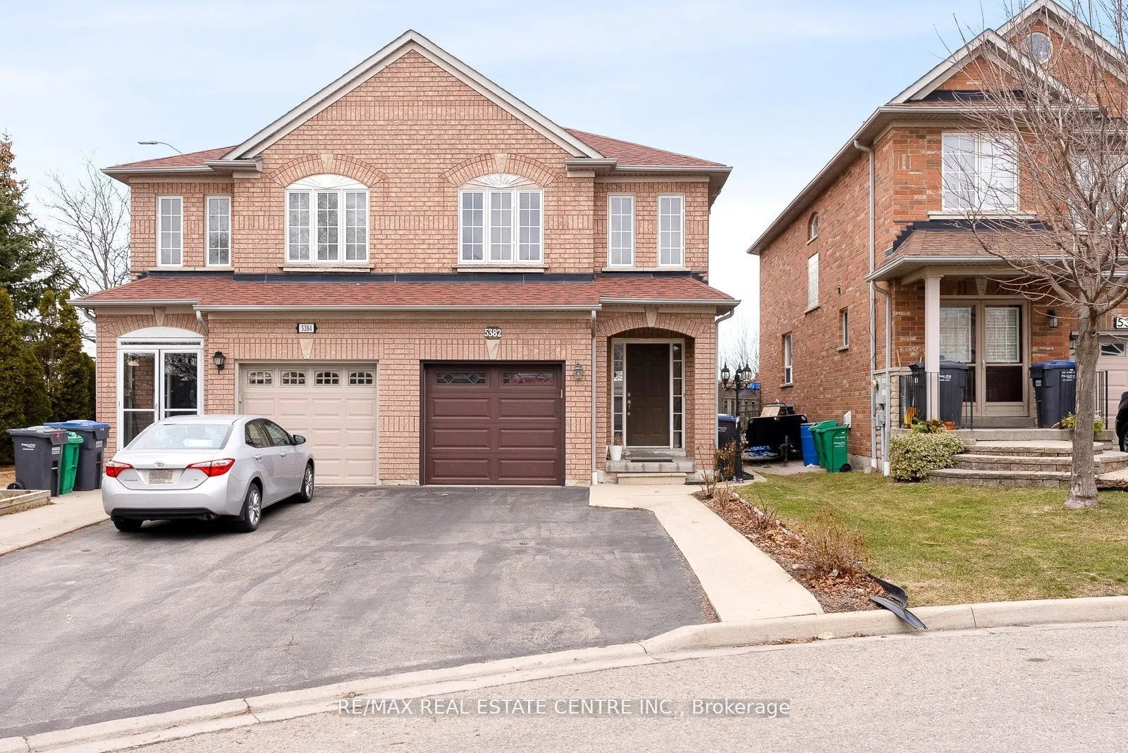 5382 Longhouse Crescent, #Upper