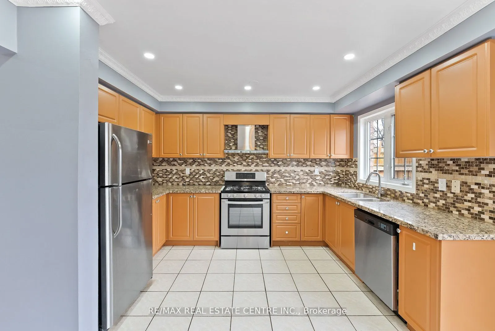 5382 Longhouse Crescent, #Upper