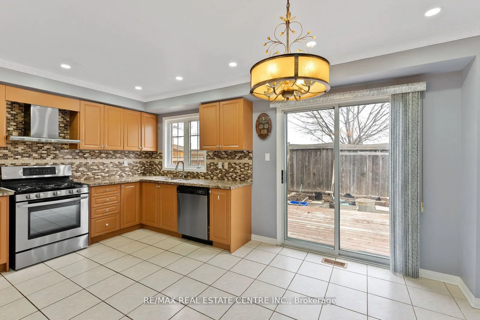 5382 Longhouse Crescent, #Upper