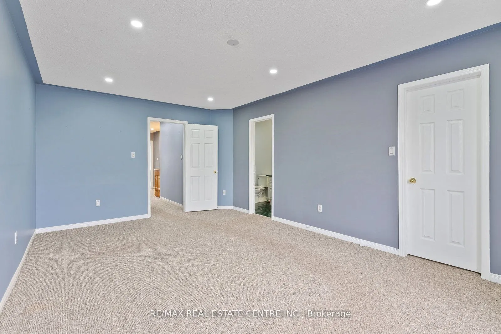 5382 Longhouse Crescent, #Upper