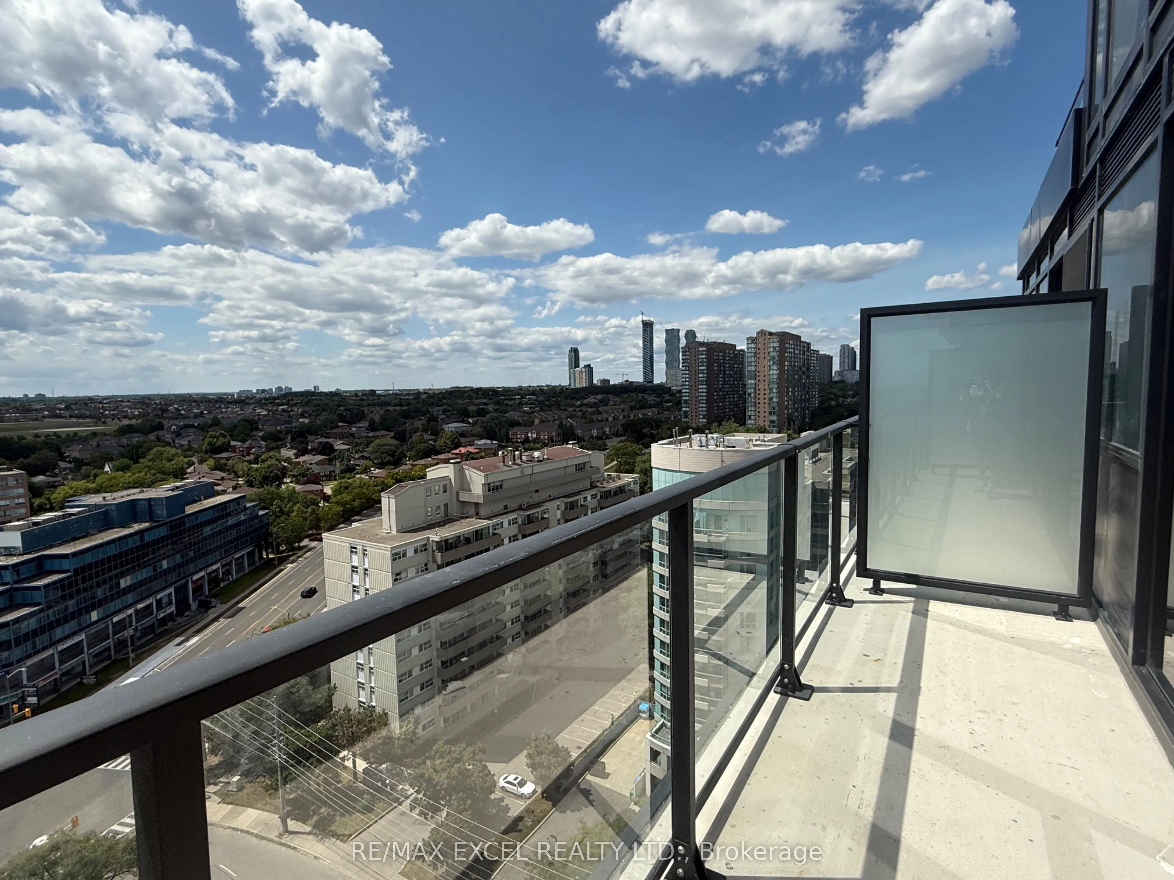 89 Dundas Street W, #07