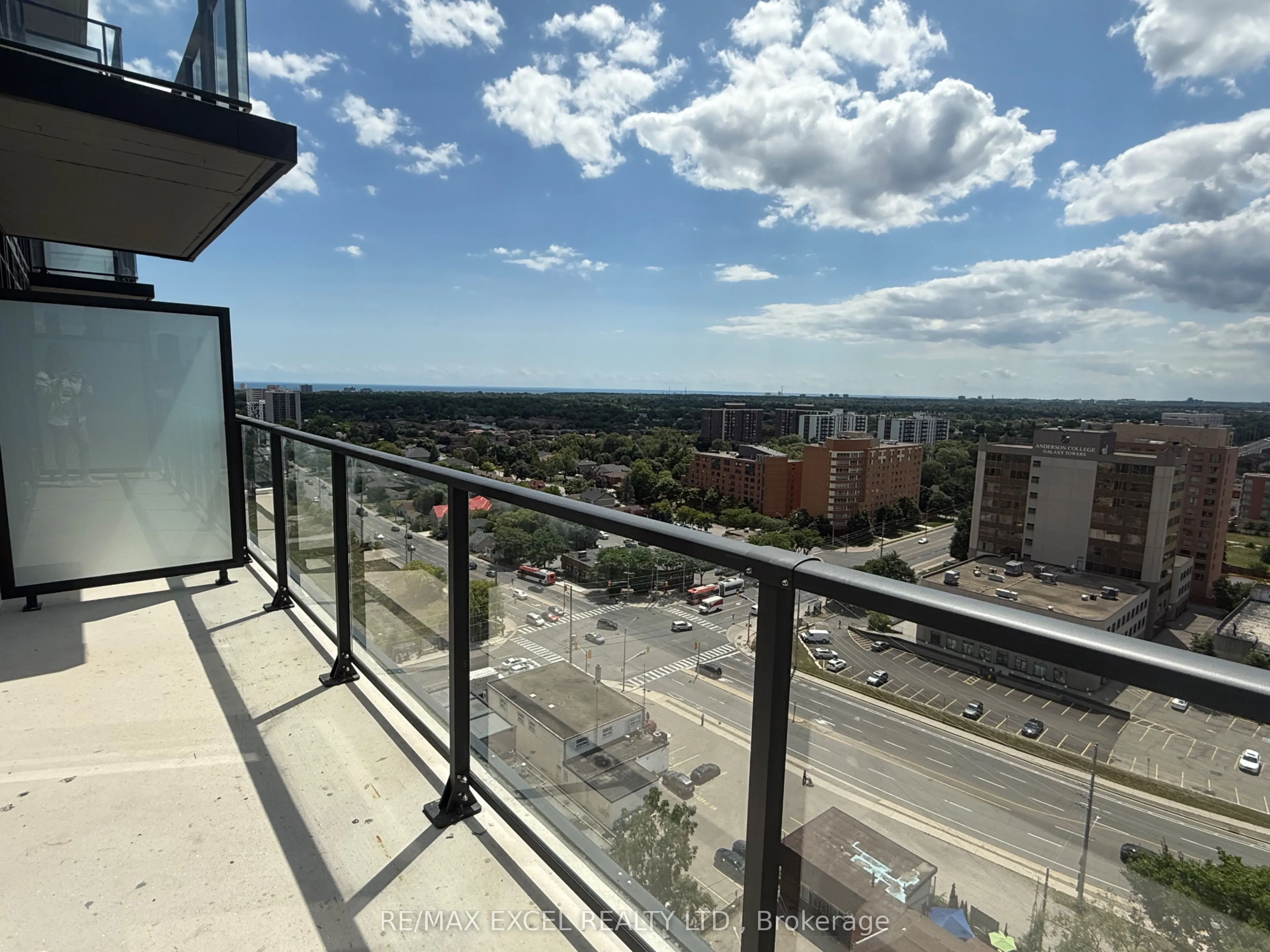89 Dundas Street W, #07