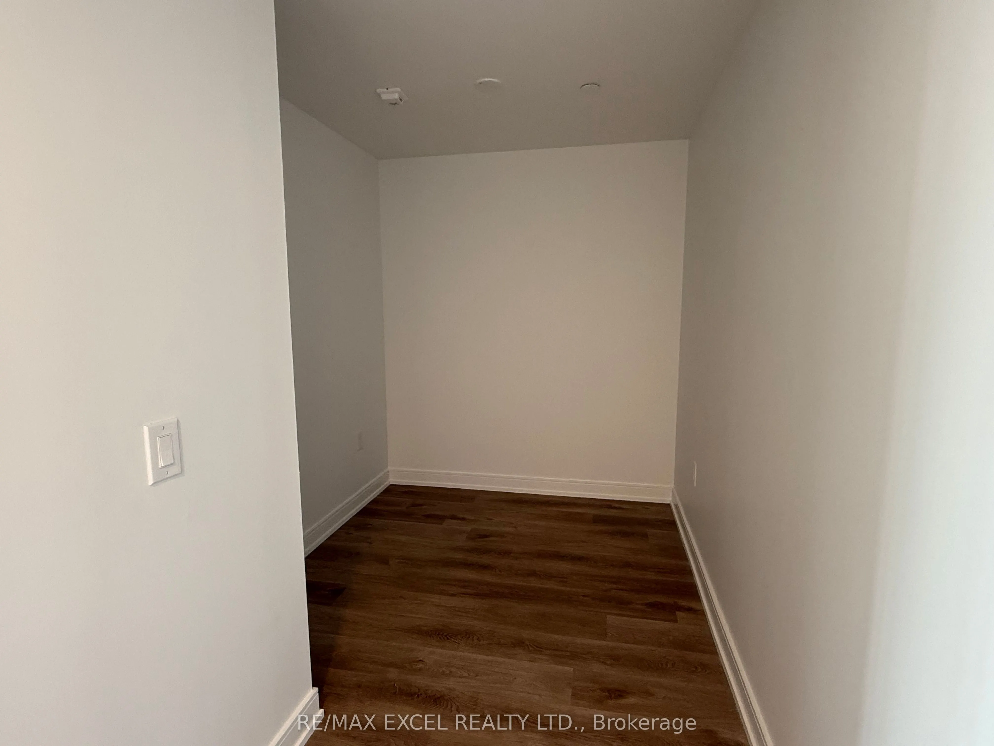 89 Dundas Street W, #07