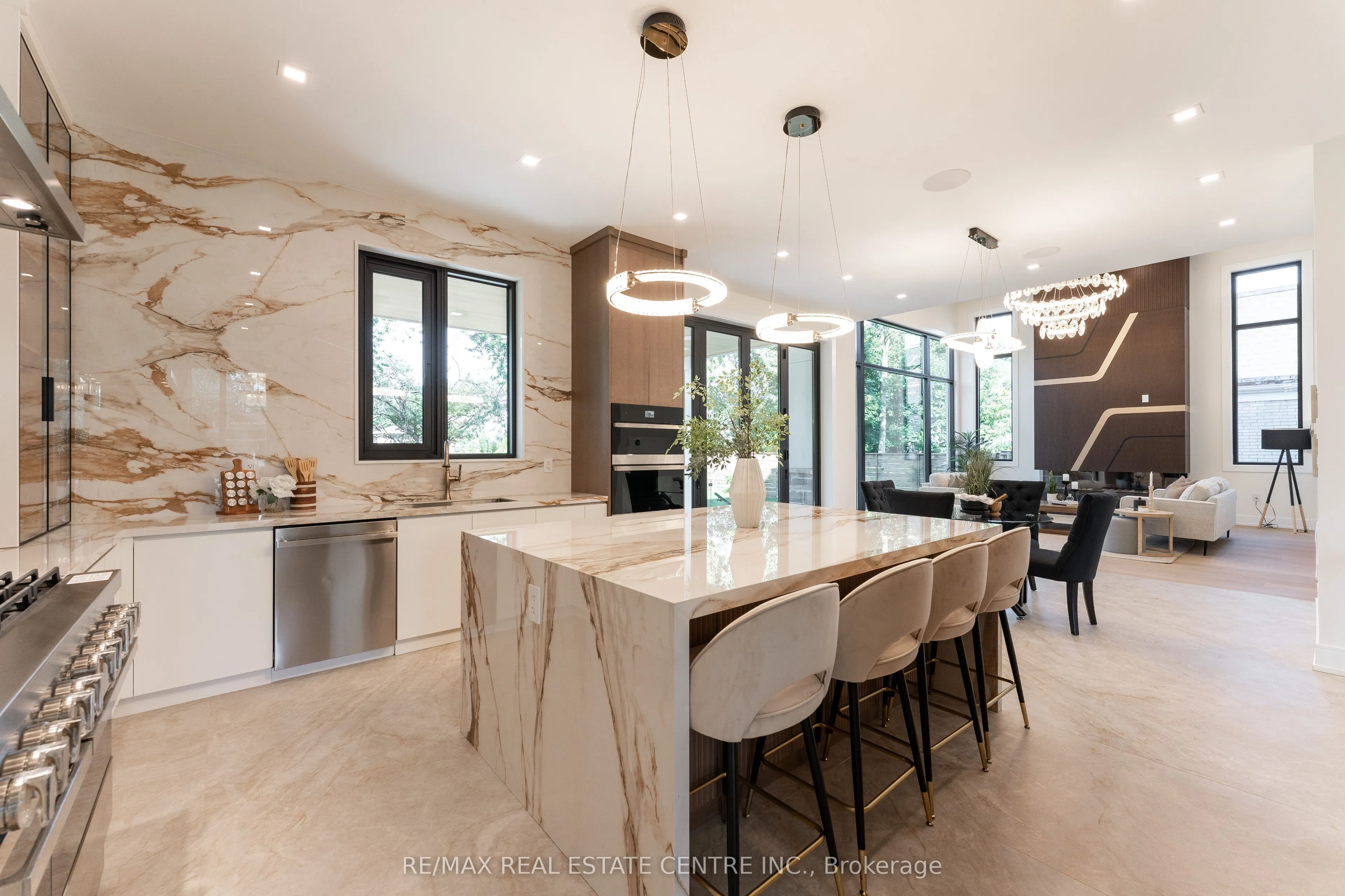 462 Southland Crescent
