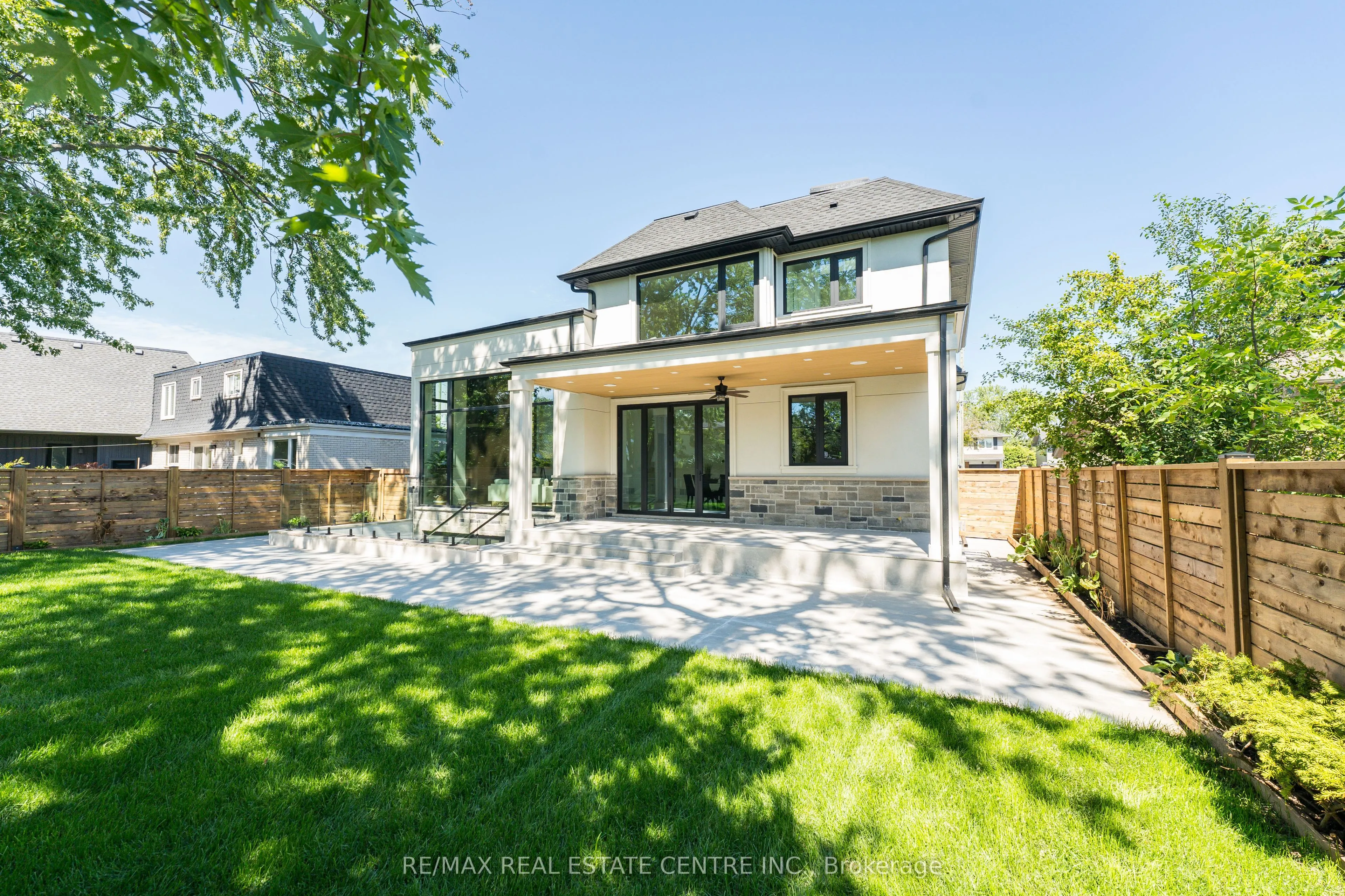 462 Southland Crescent