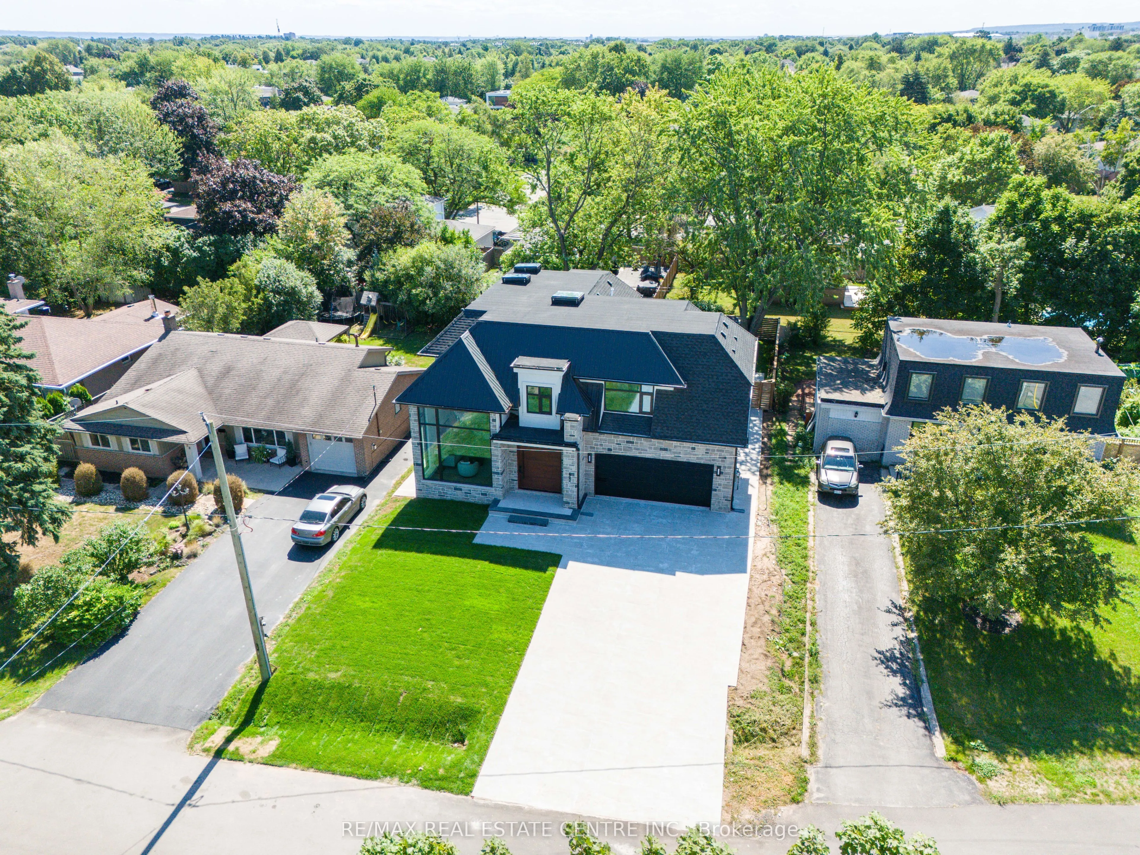 462 Southland Crescent