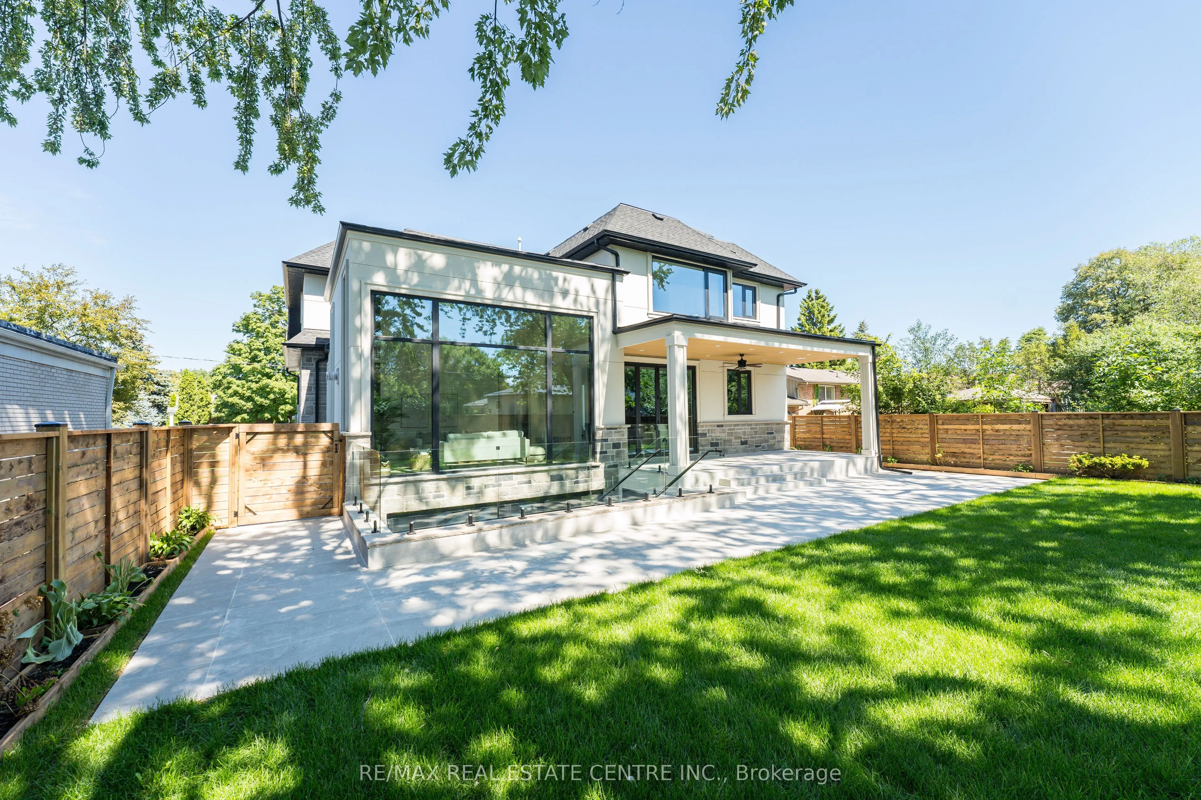 462 Southland Crescent