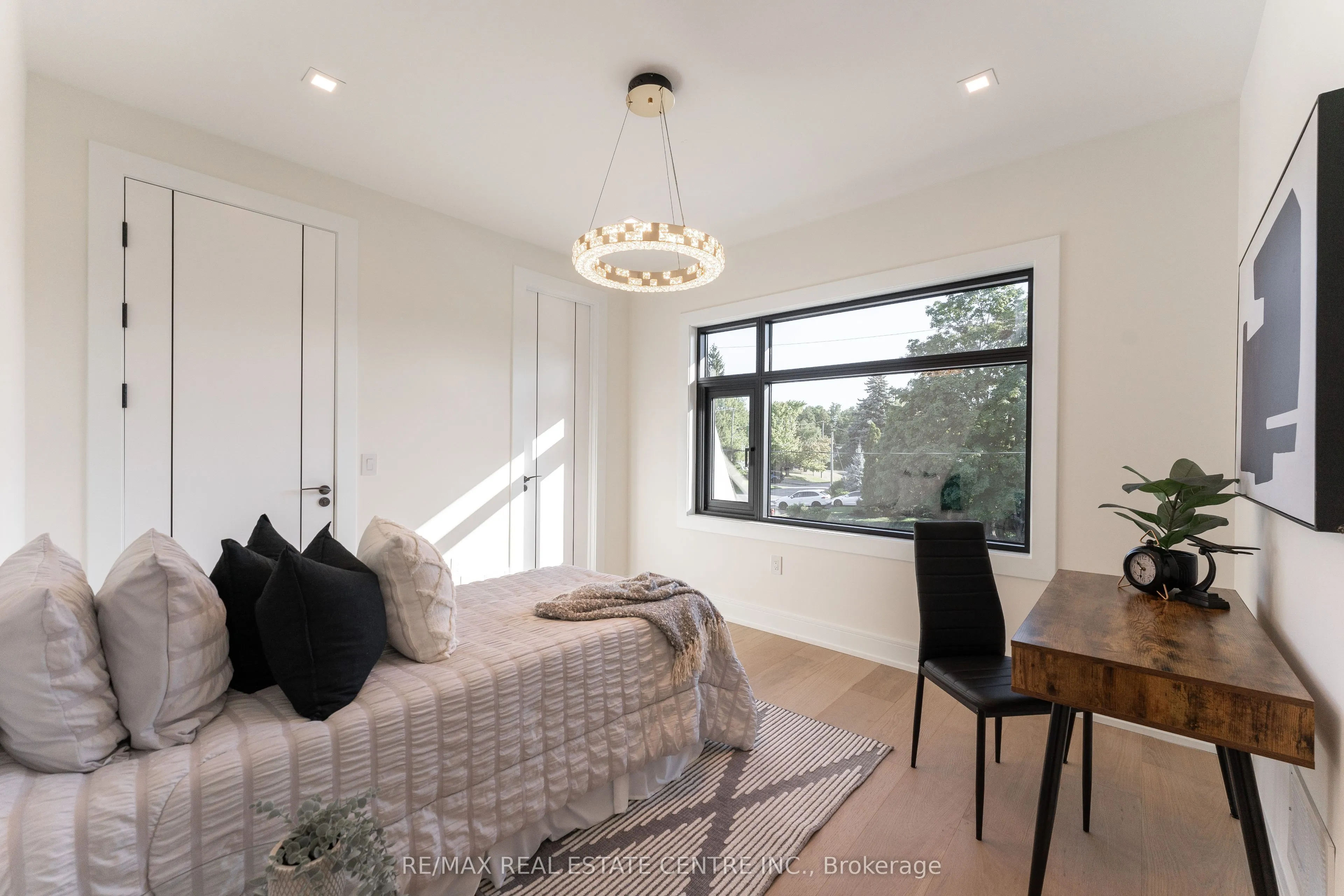 462 Southland Crescent