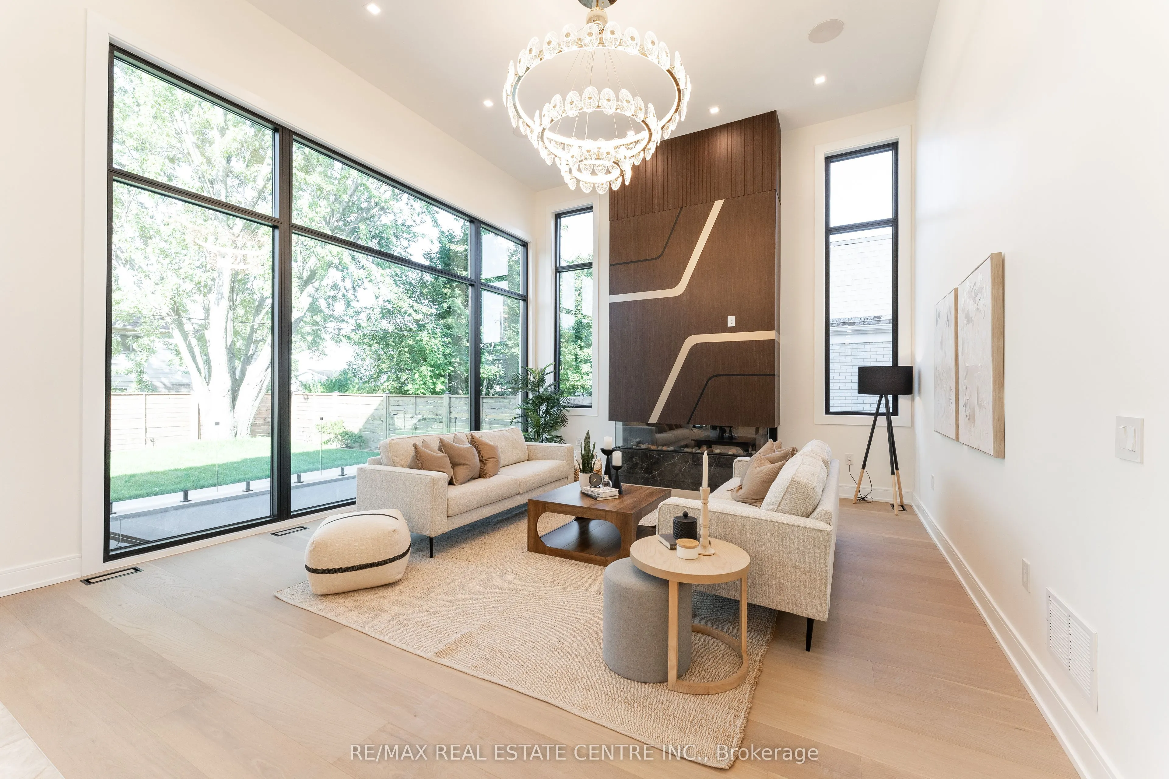 462 Southland Crescent