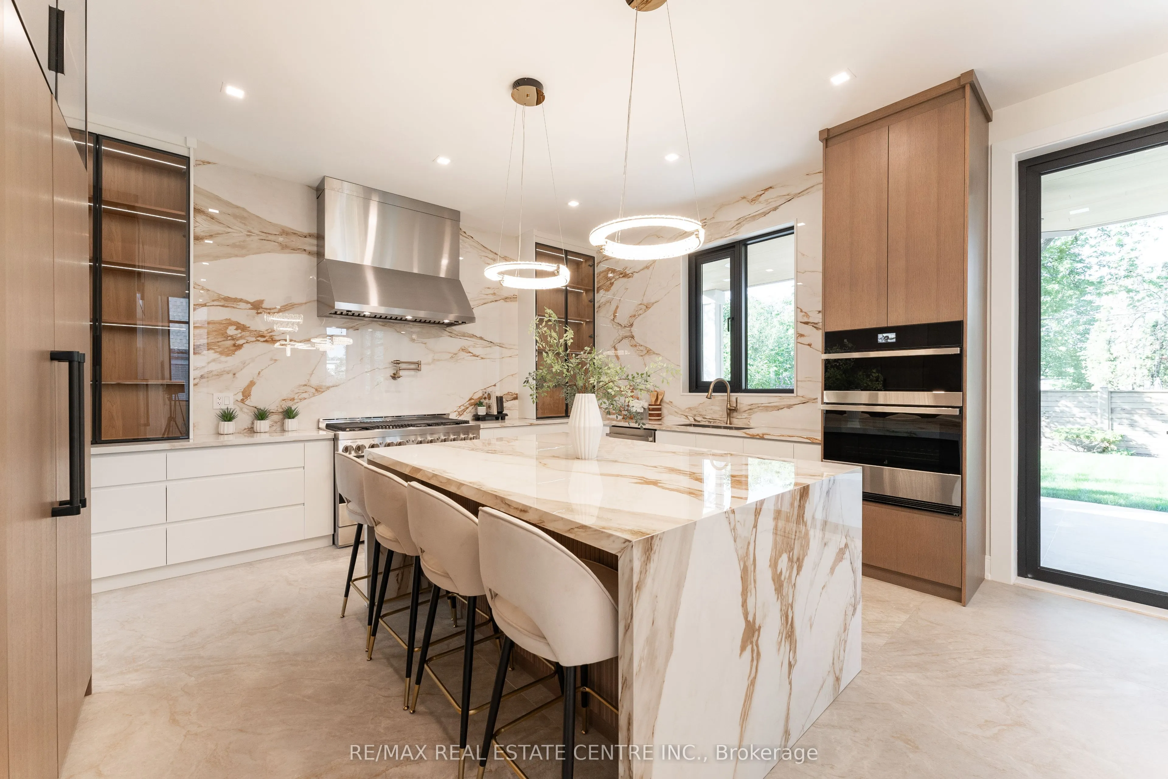 462 Southland Crescent