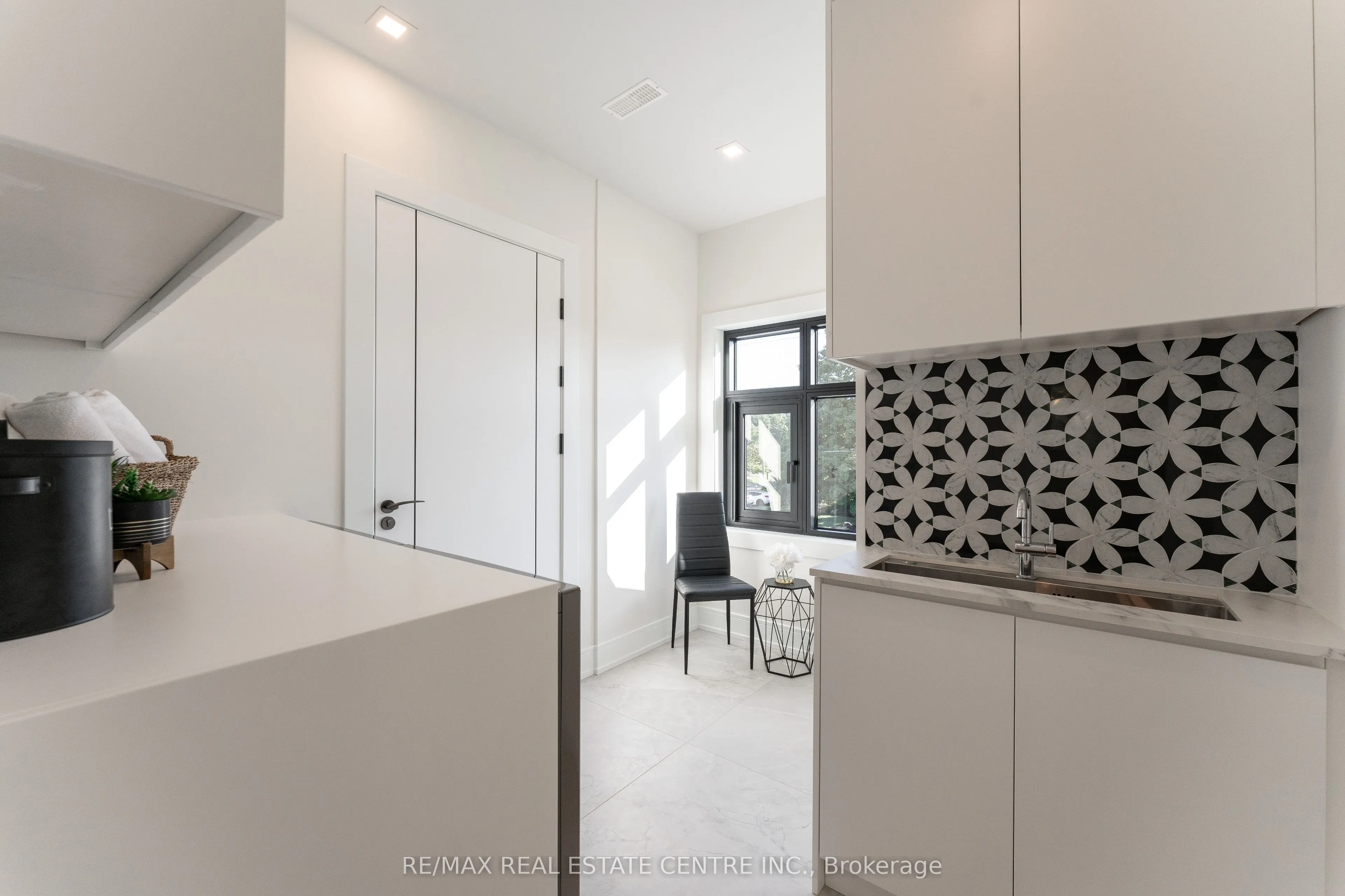 462 Southland Crescent