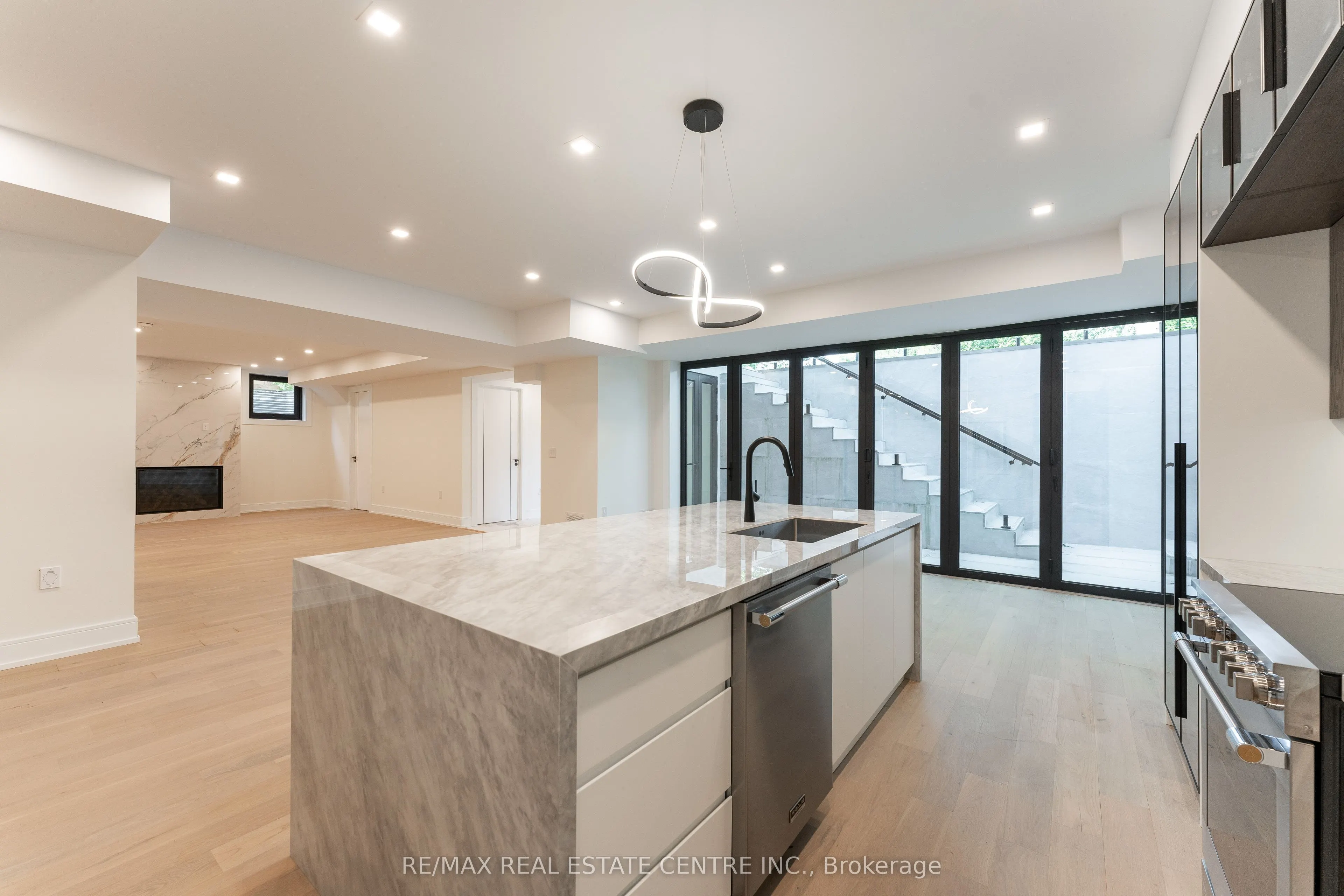 462 Southland Crescent