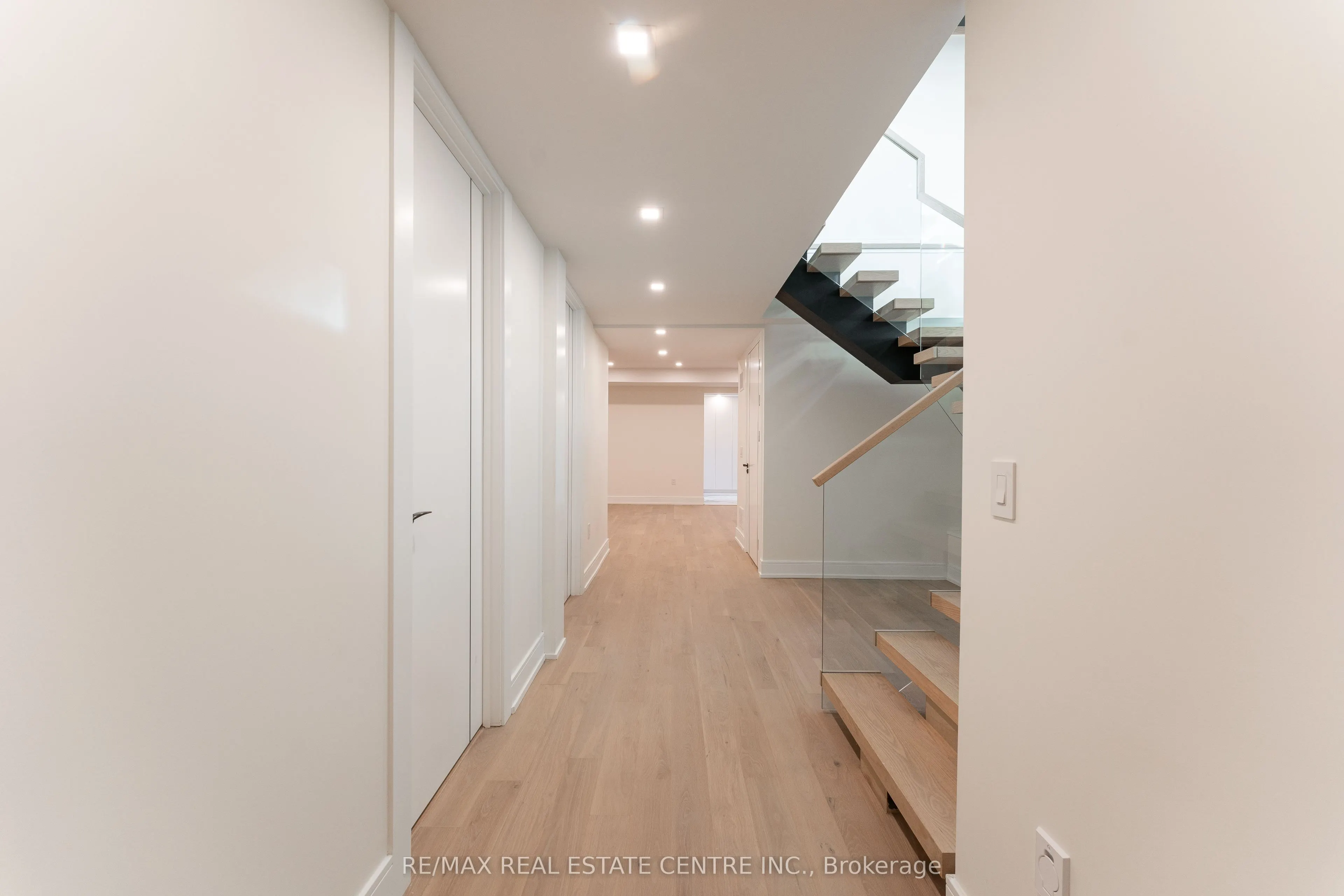 462 Southland Crescent