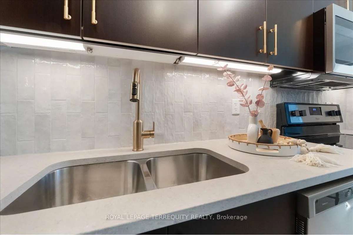 55 Speers Road, #1301
