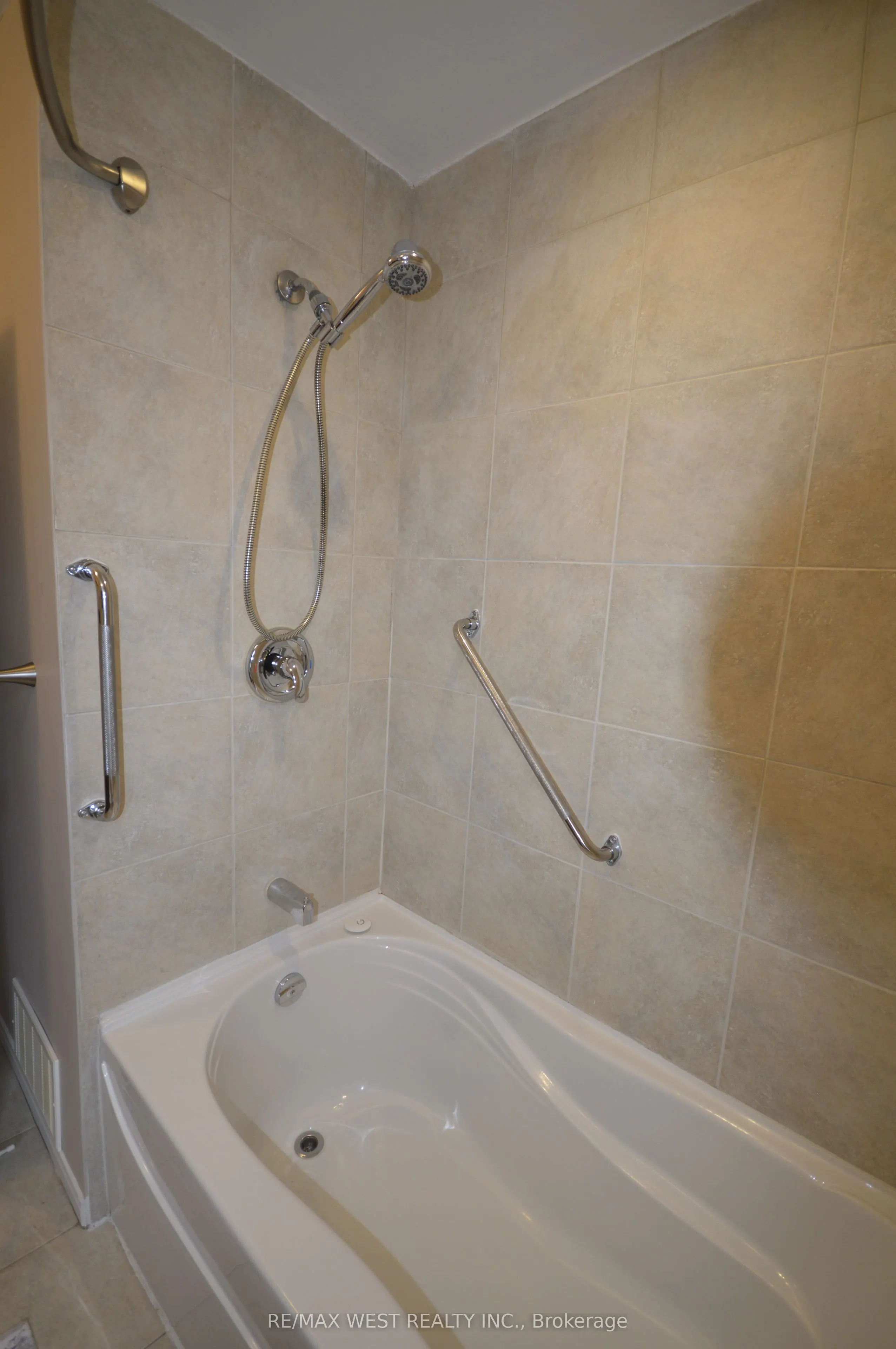 23 Bairstow Crescent, #Main