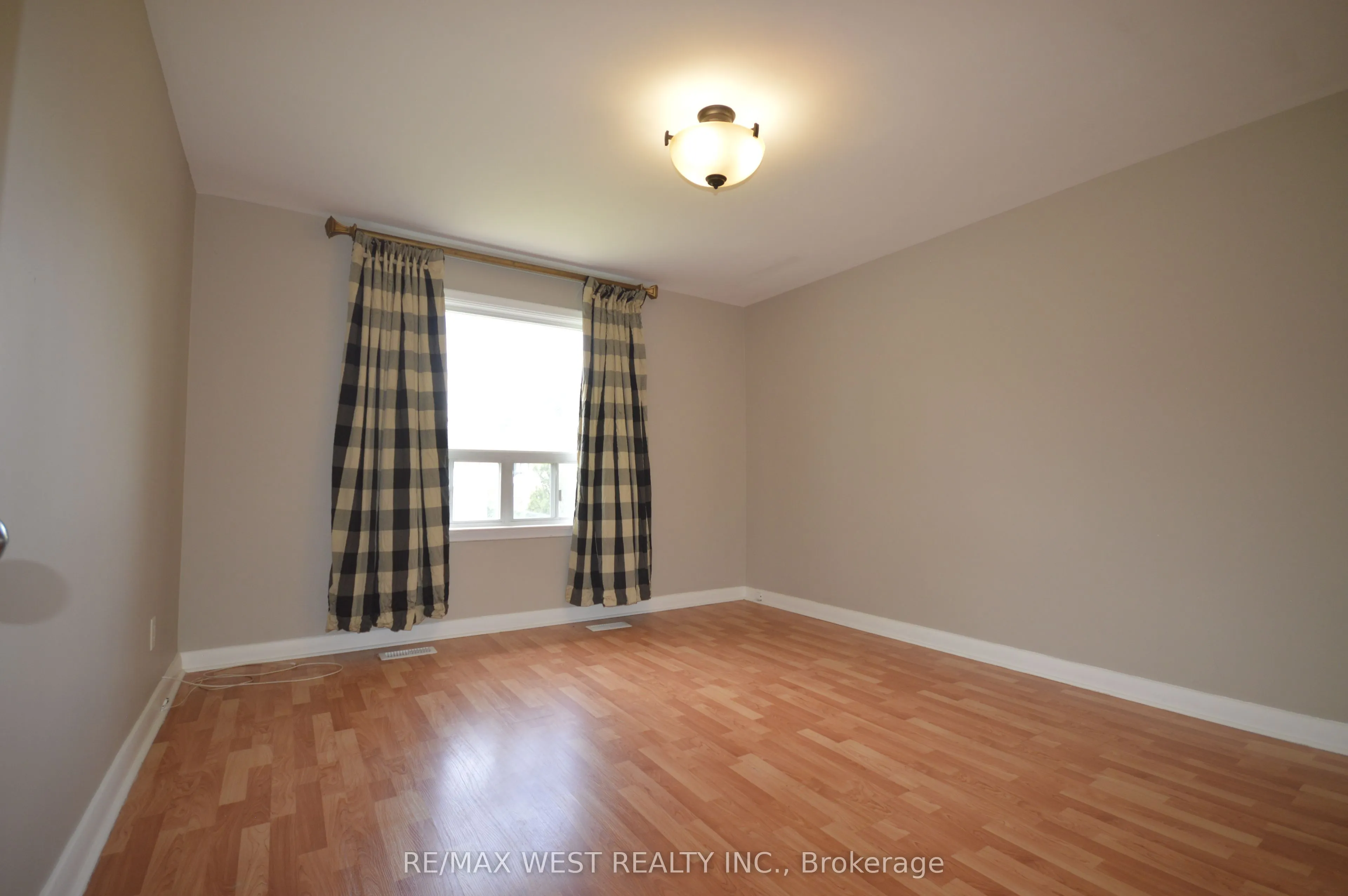 23 Bairstow Crescent, #Main