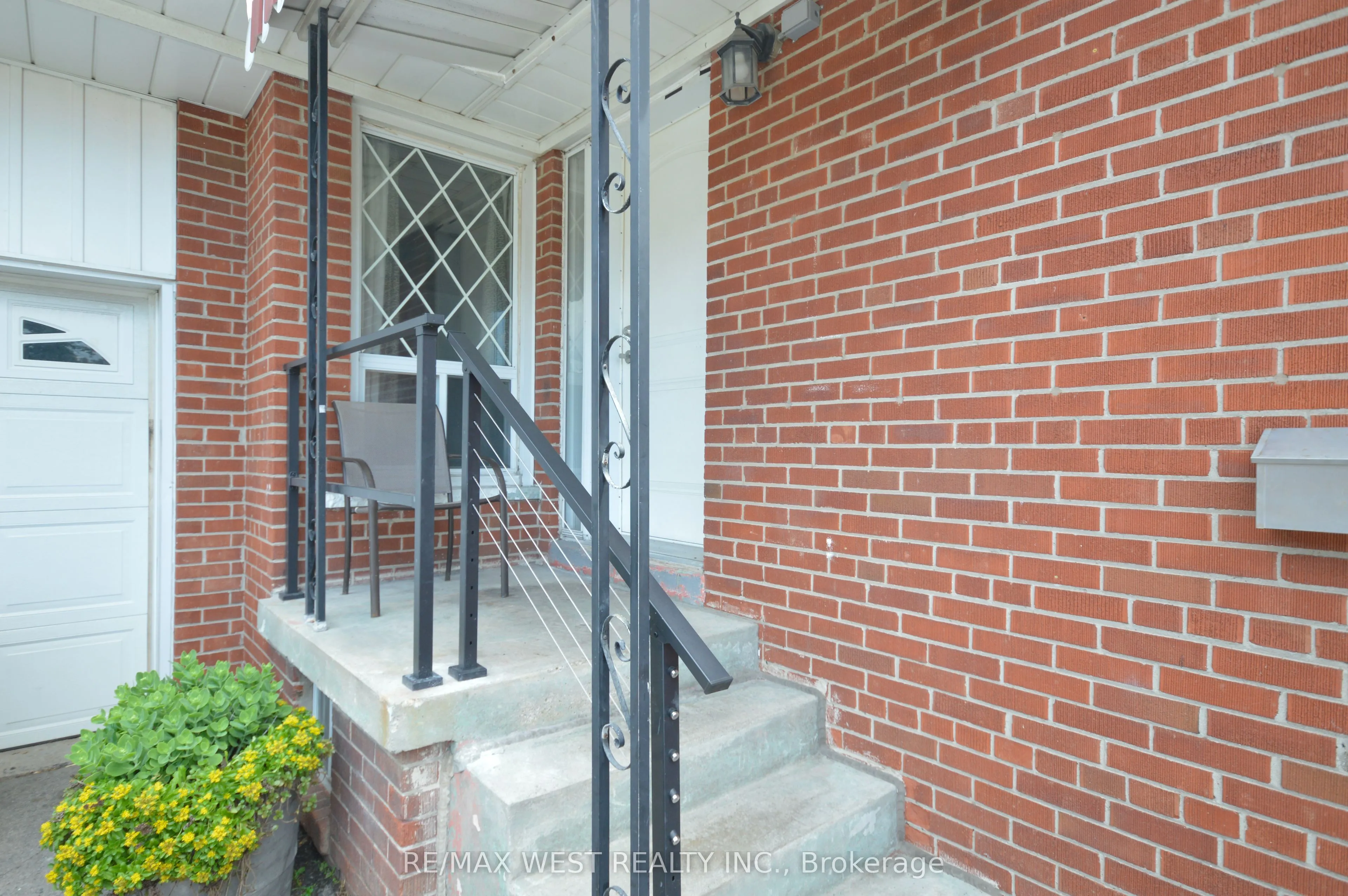 23 Bairstow Crescent, #Main