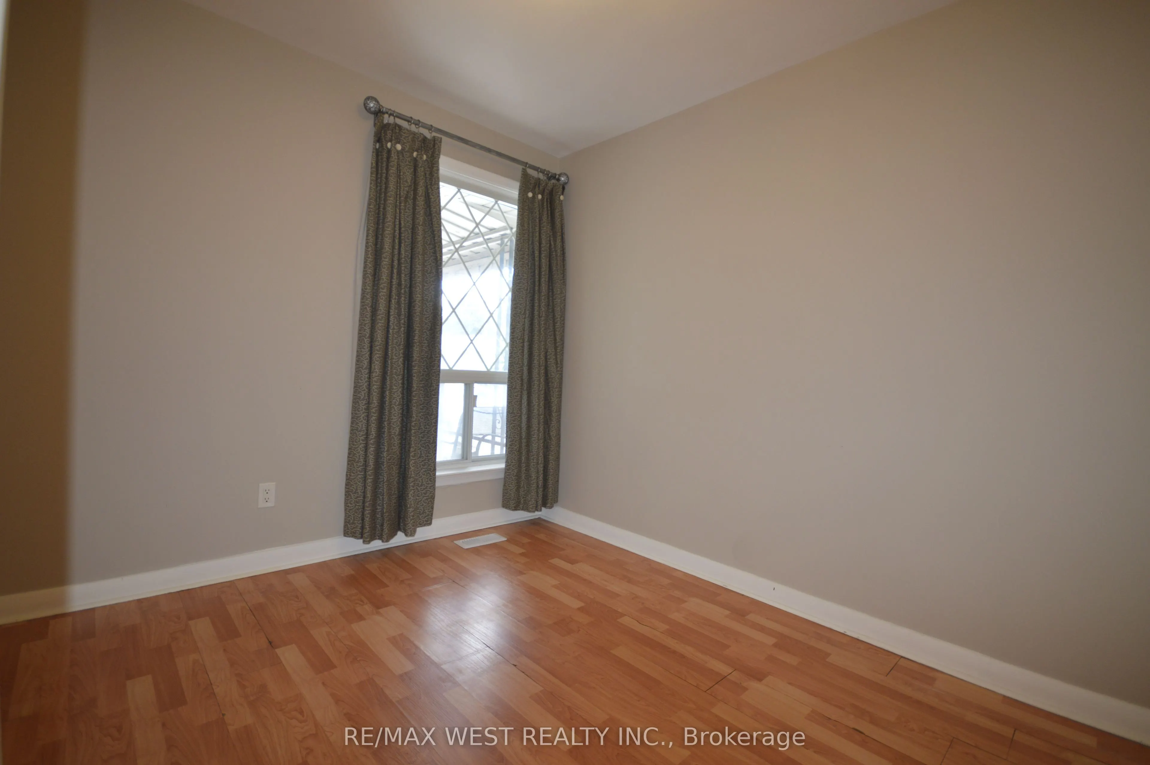 23 Bairstow Crescent, #Main