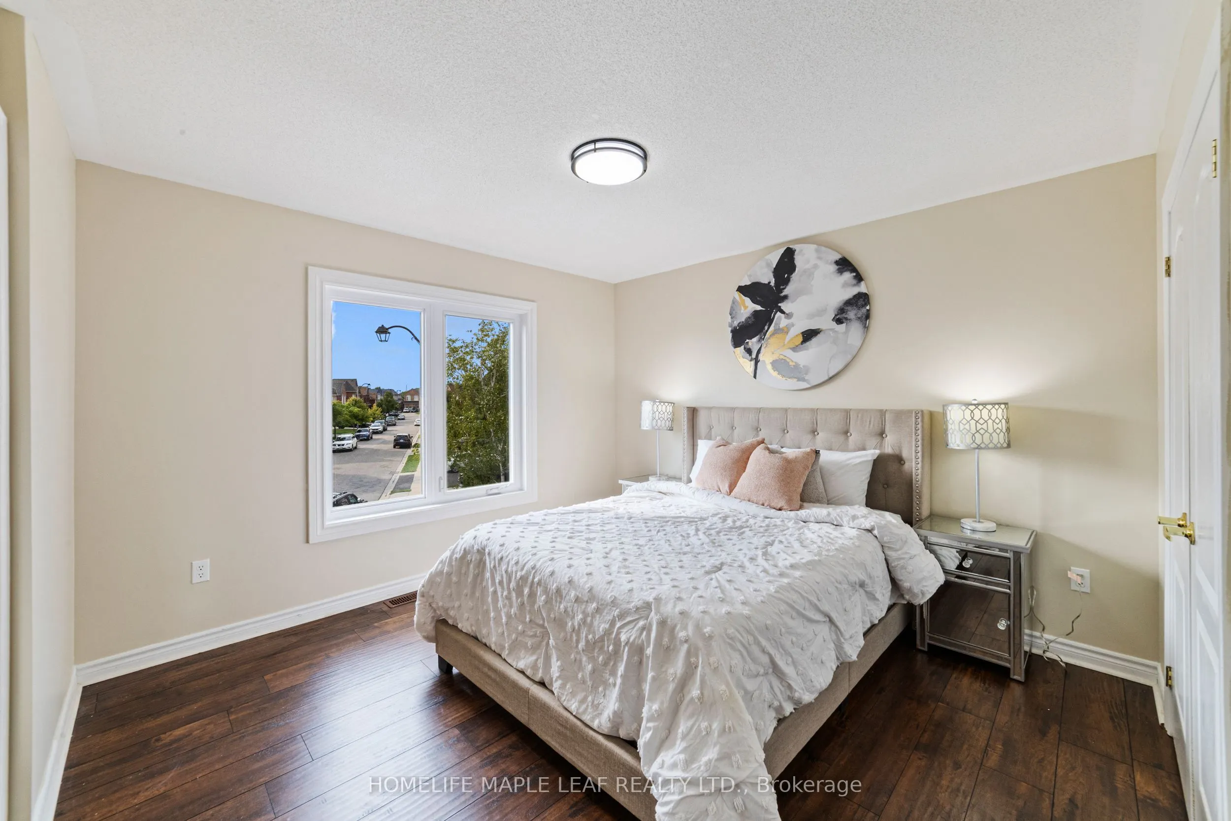 18 Regis Circle